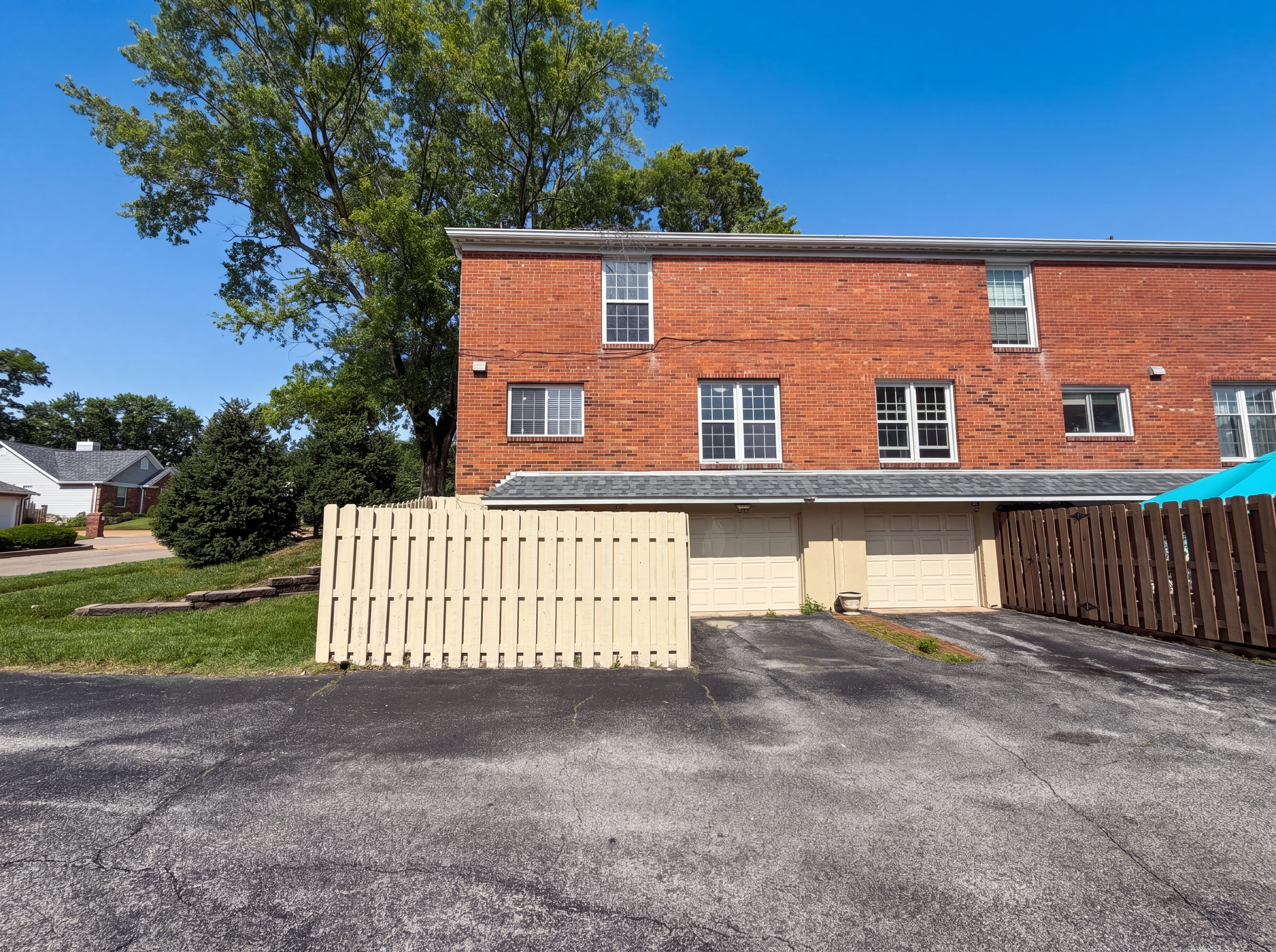 Photo 5 of 24 of 13451 Land O Woods Dr, Saint Louis, MO