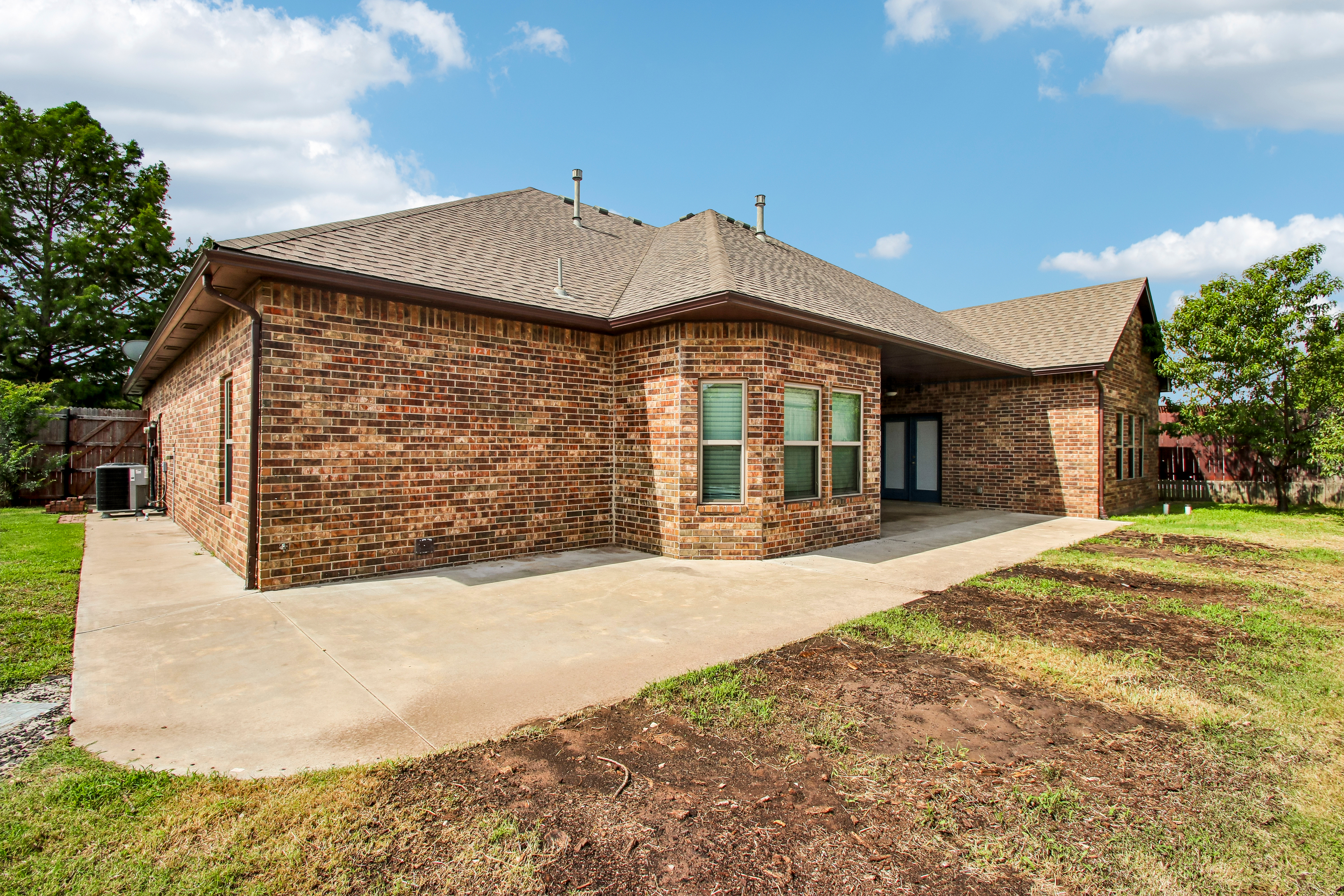 Photo 5 of 36 of 201 SW 137th Ter, Oklahoma City, OK