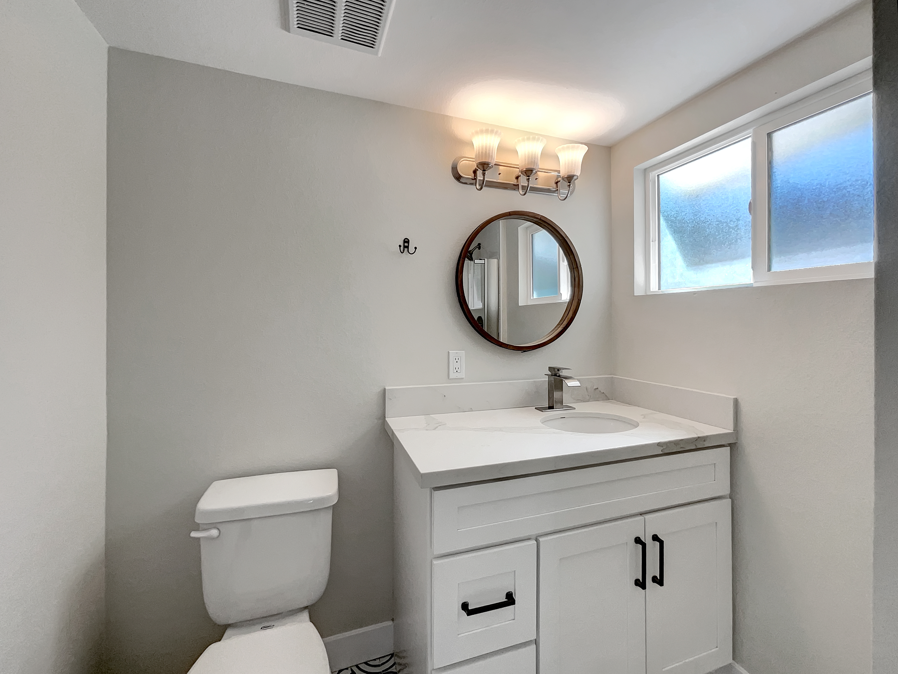 Photo 13 of 25 of 6440 Clear Springs Rd, Simi Valley, CA