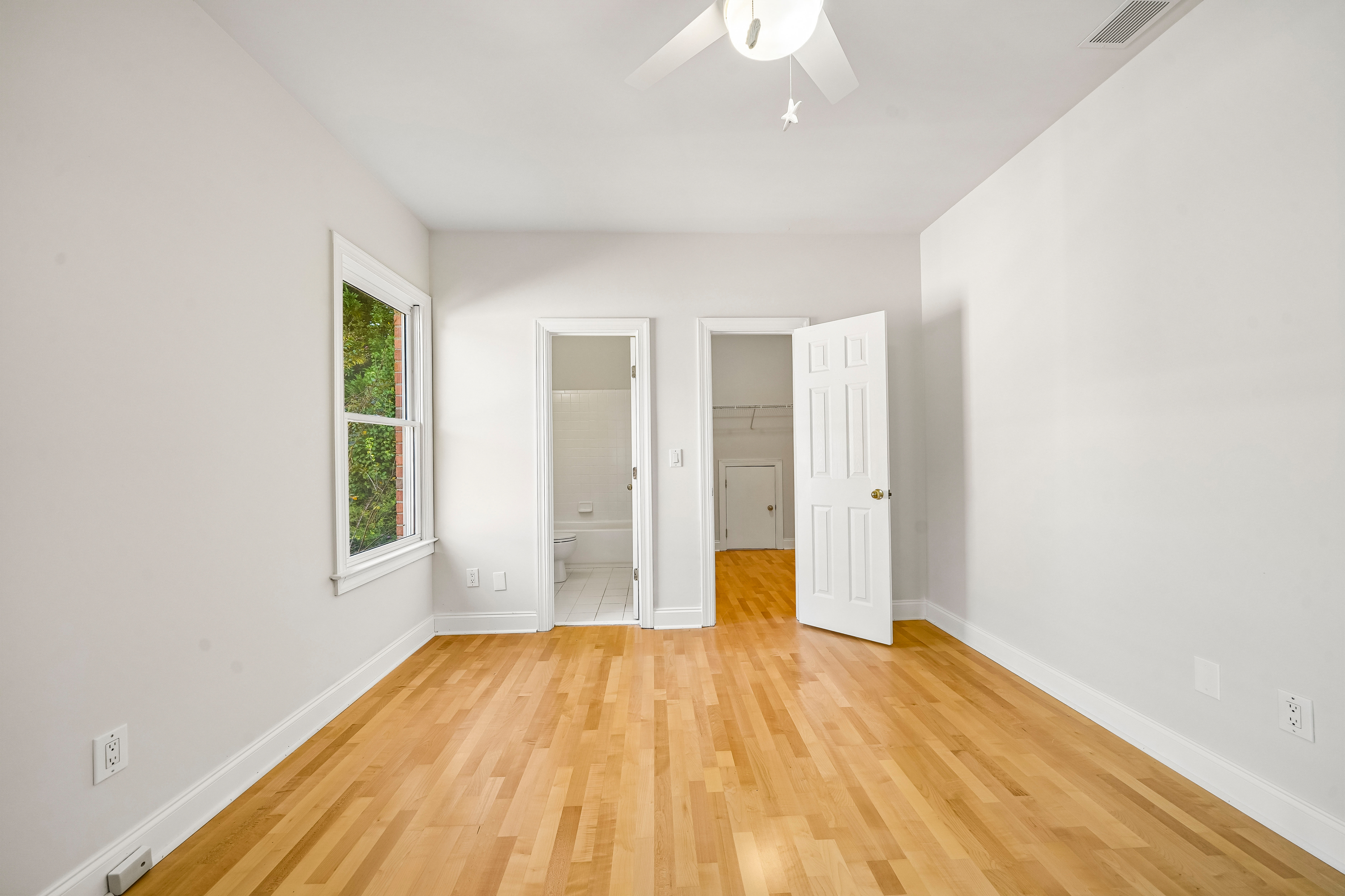 Photo 26 of 39 of 3054 Montclair Cir SE, Smyrna, GA