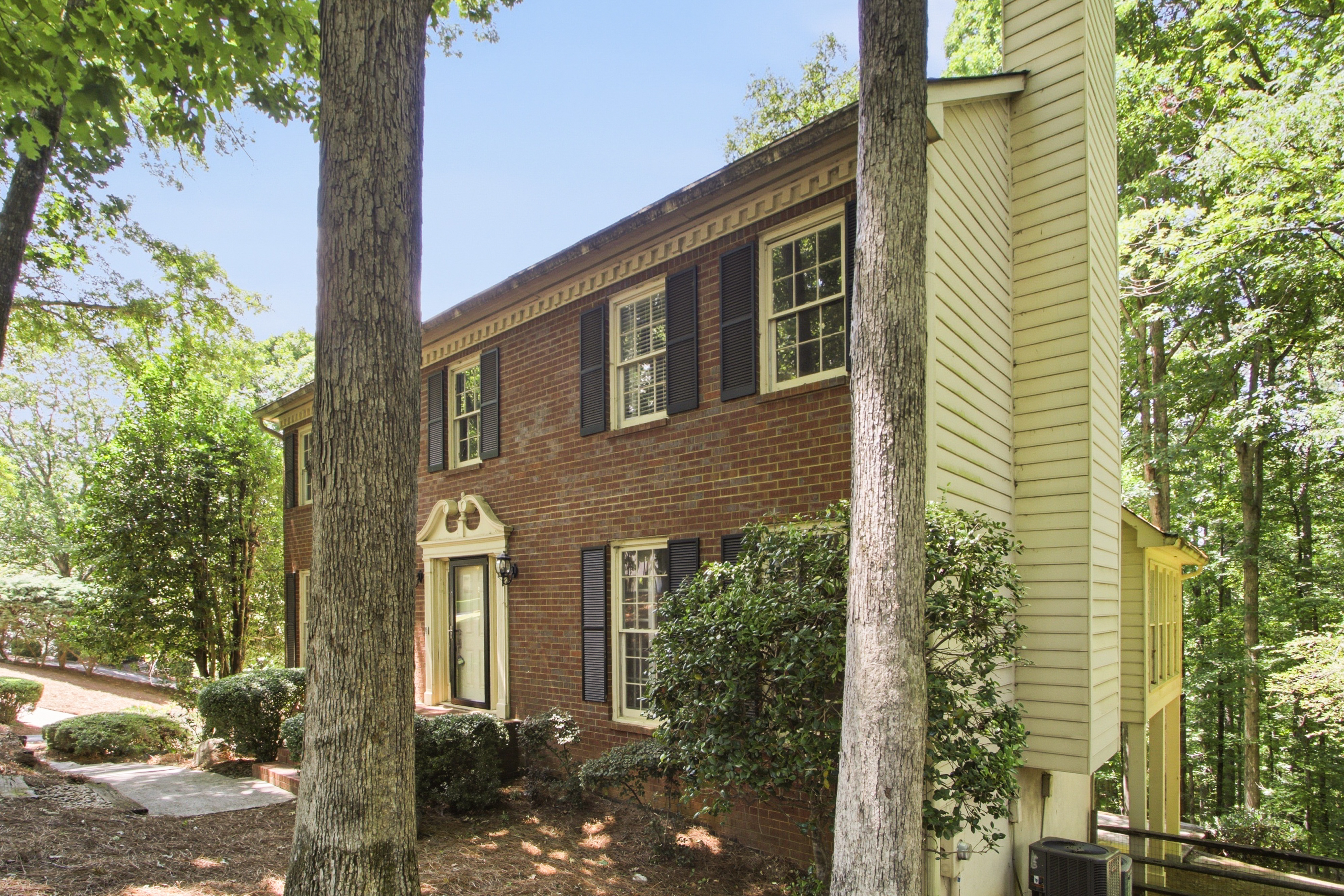 Photo 7 of 46 of 4003 Oakview Ct, Alpharetta, GA