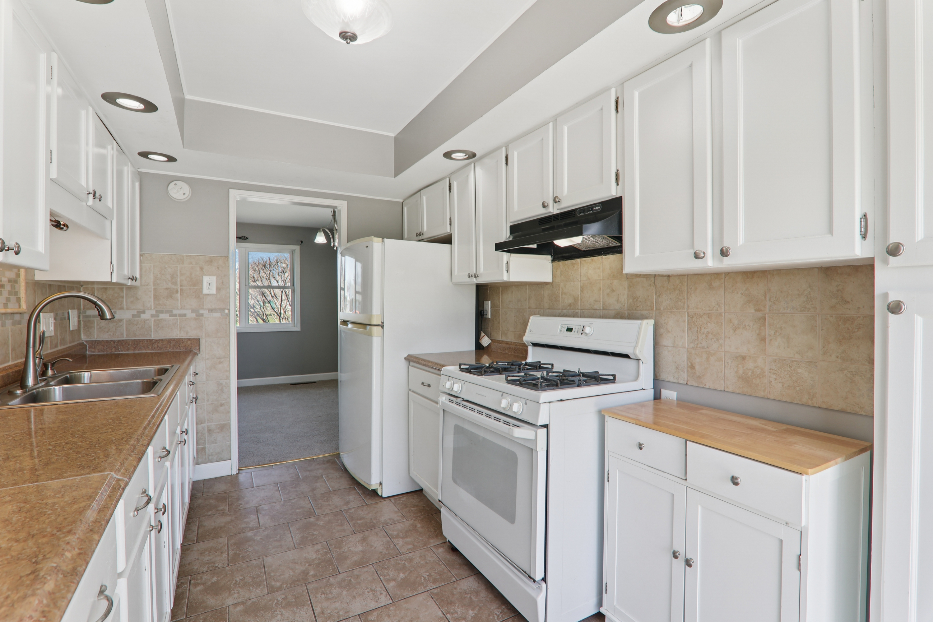 Photo 20 of 30 of 17303 Greenbay Ave, Lansing, IL