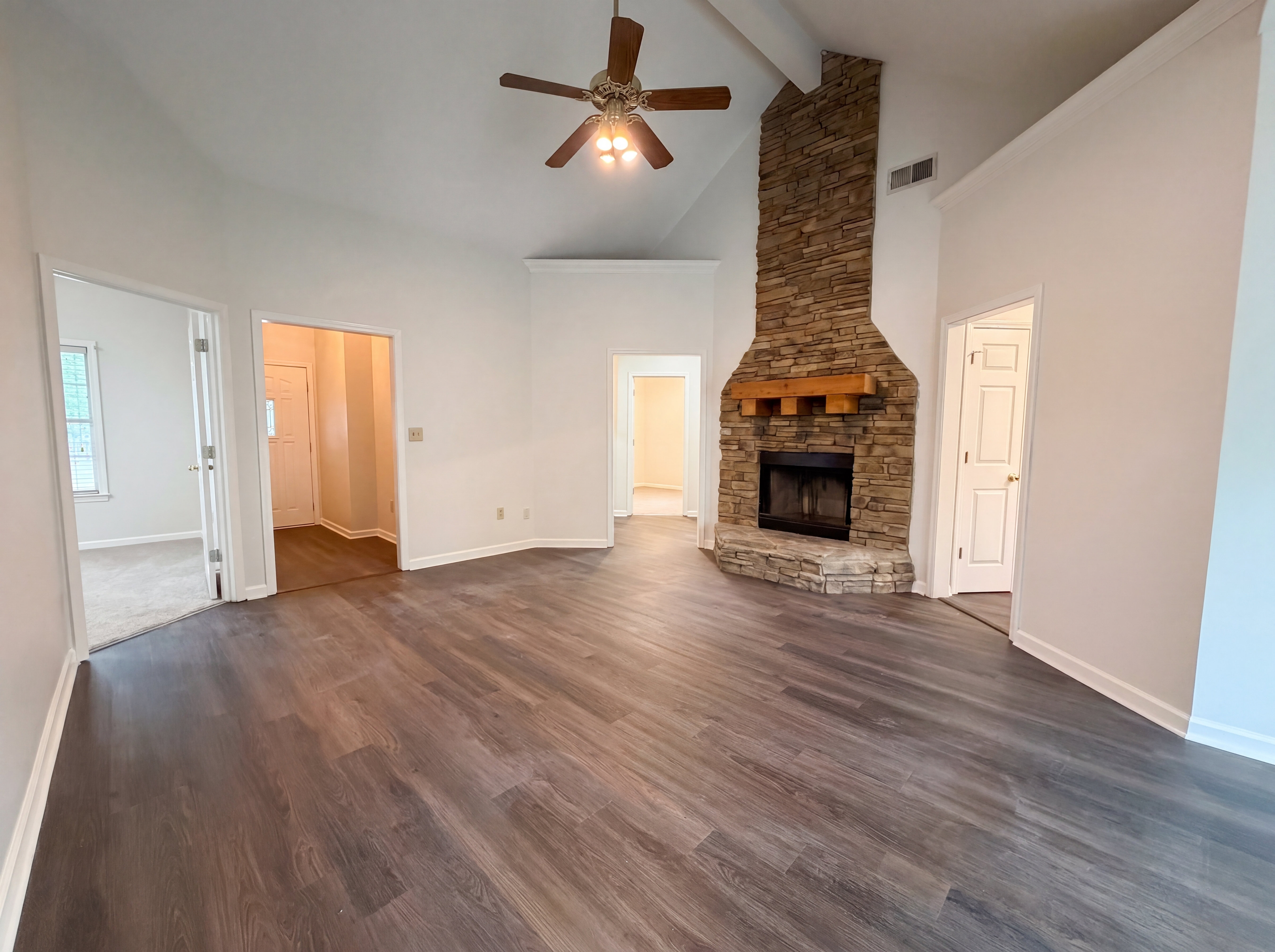 Photo 10 of 20 of 101 Cambridge Pointe Dr, Alabaster, AL