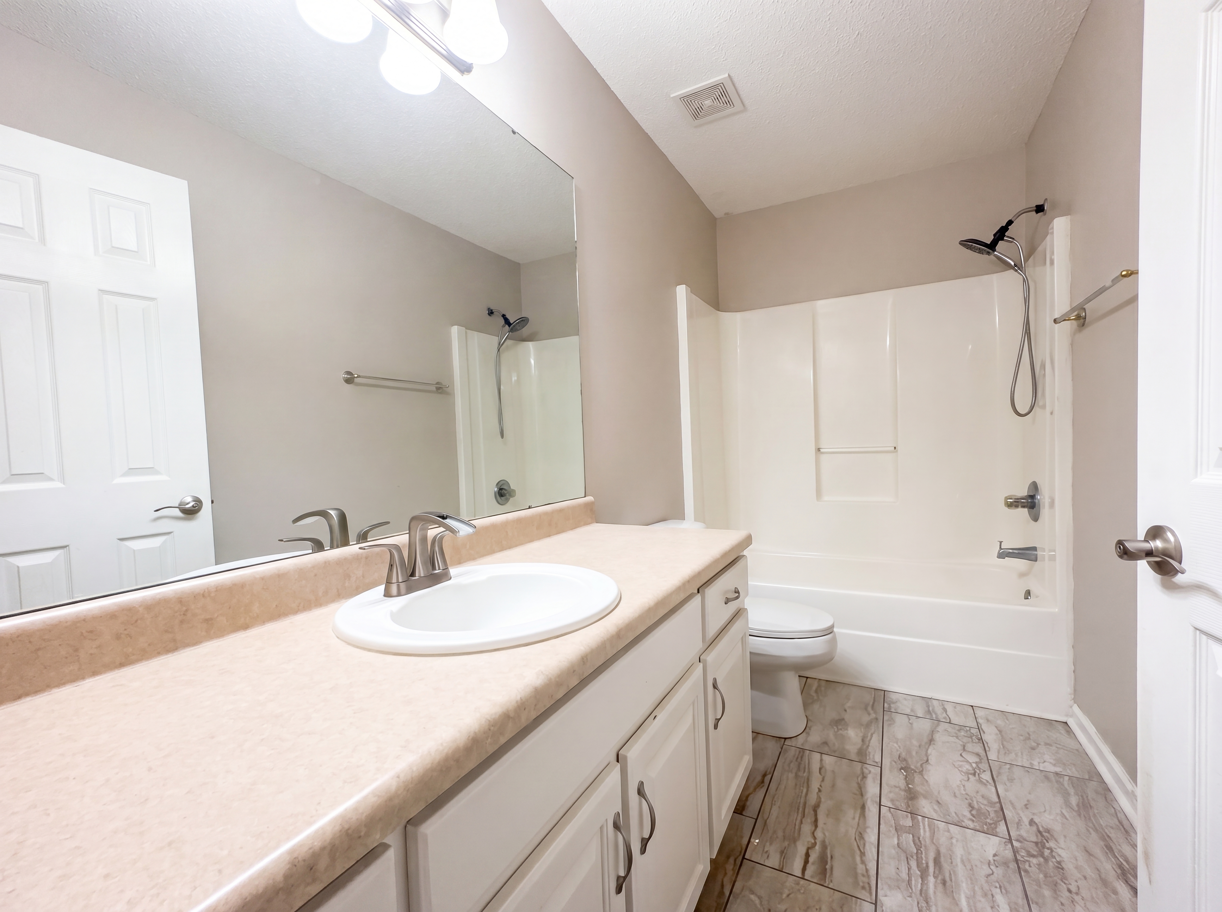 Photo 16 of 19 of 223 Williston Dr, Huntsville, AL