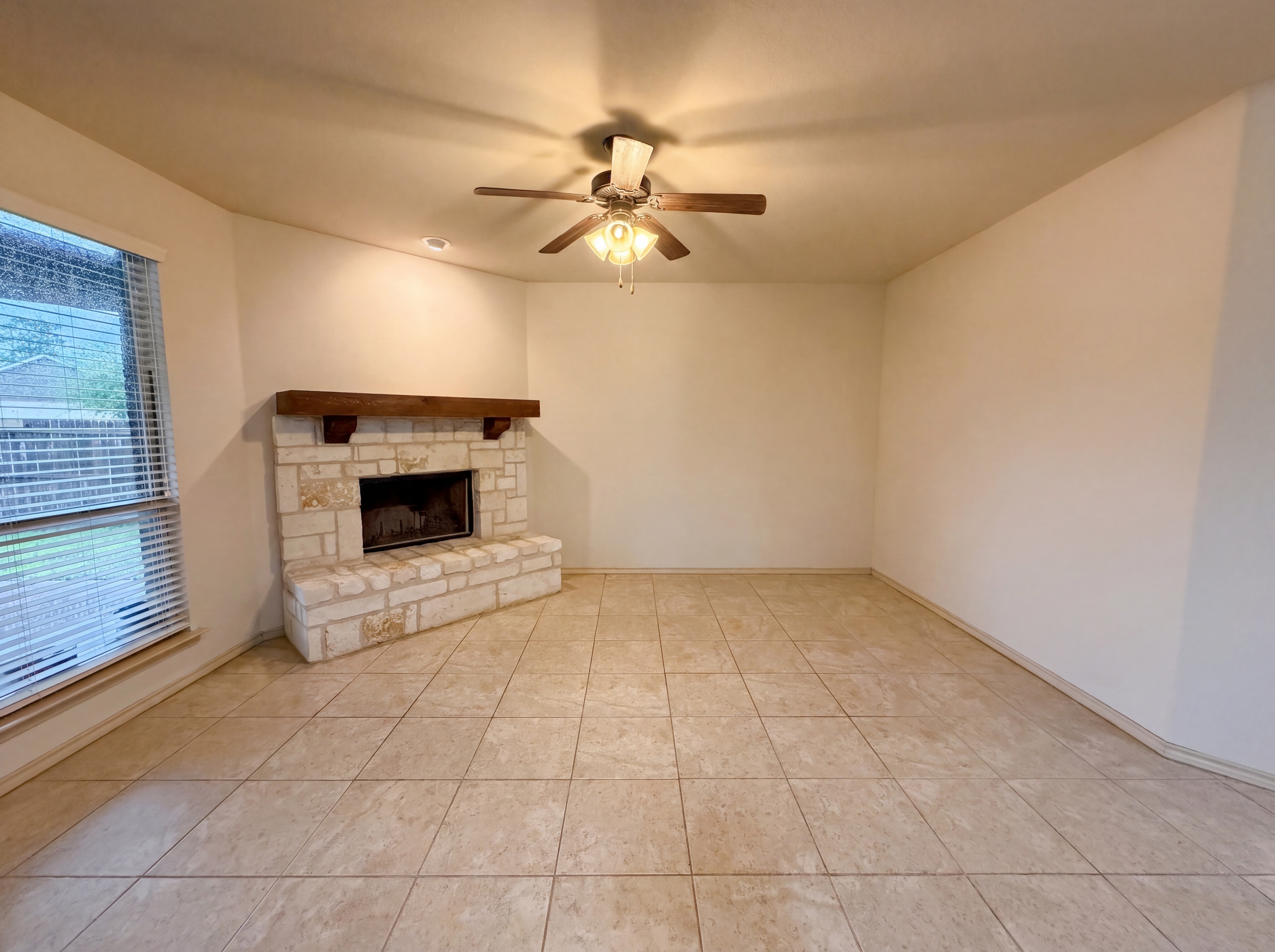 Photo 7 of 19 of 1217 Ashley Dr, Weatherford, TX