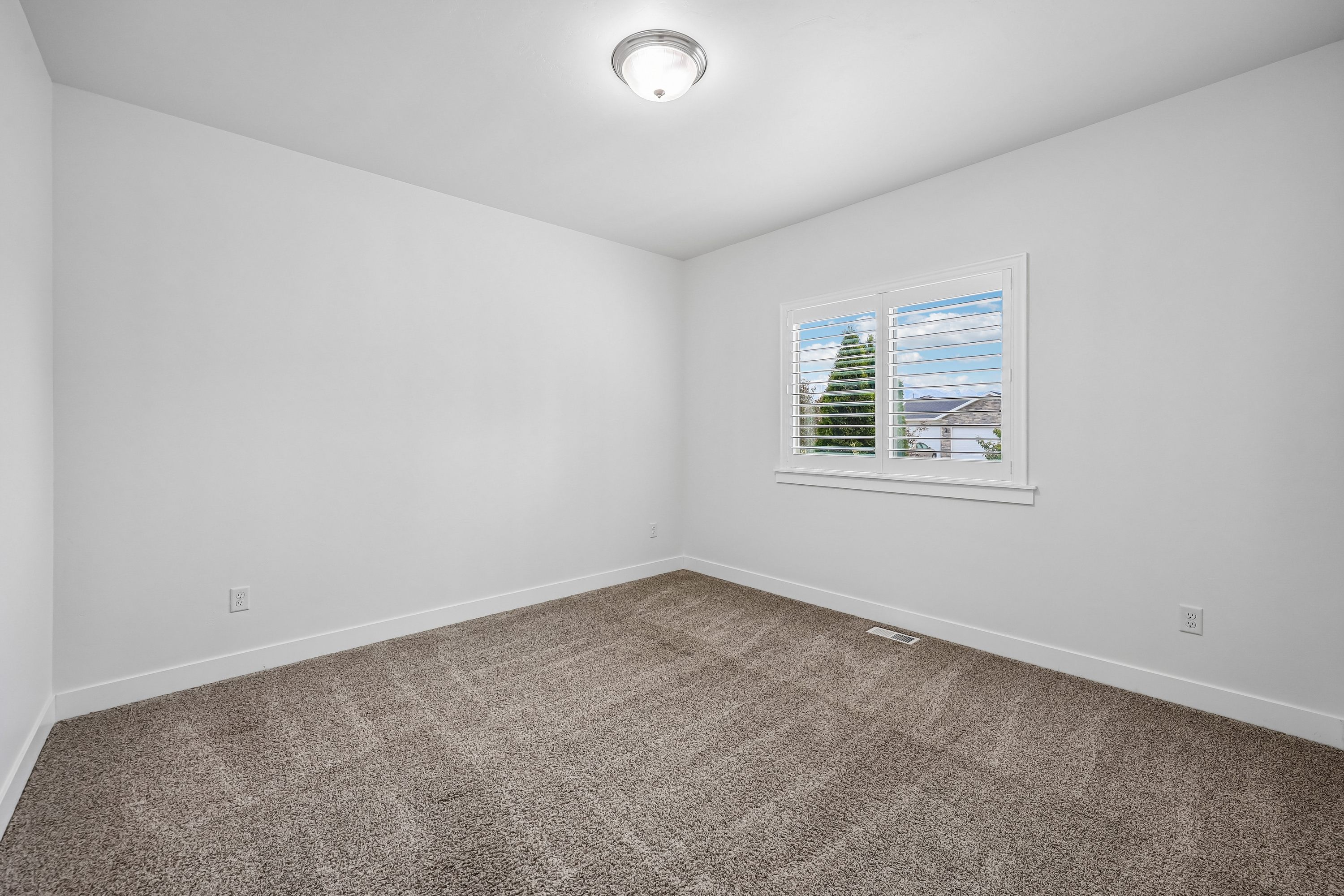 Photo 28 of 41 of 11512 S 4135 W, South Jordan, UT