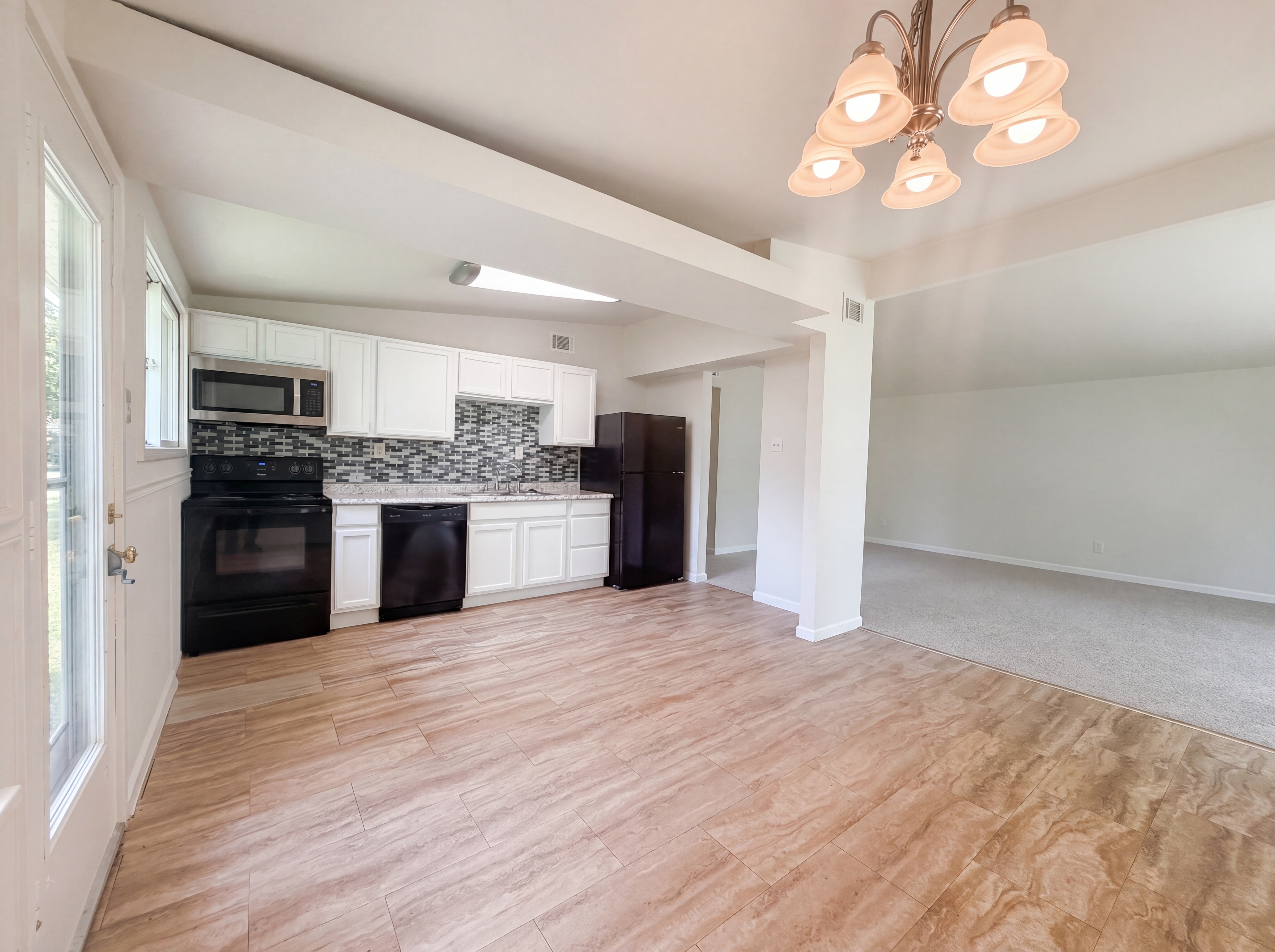 Photo 6 of 15 of 1015 Robinwood Dr, Florissant, MO