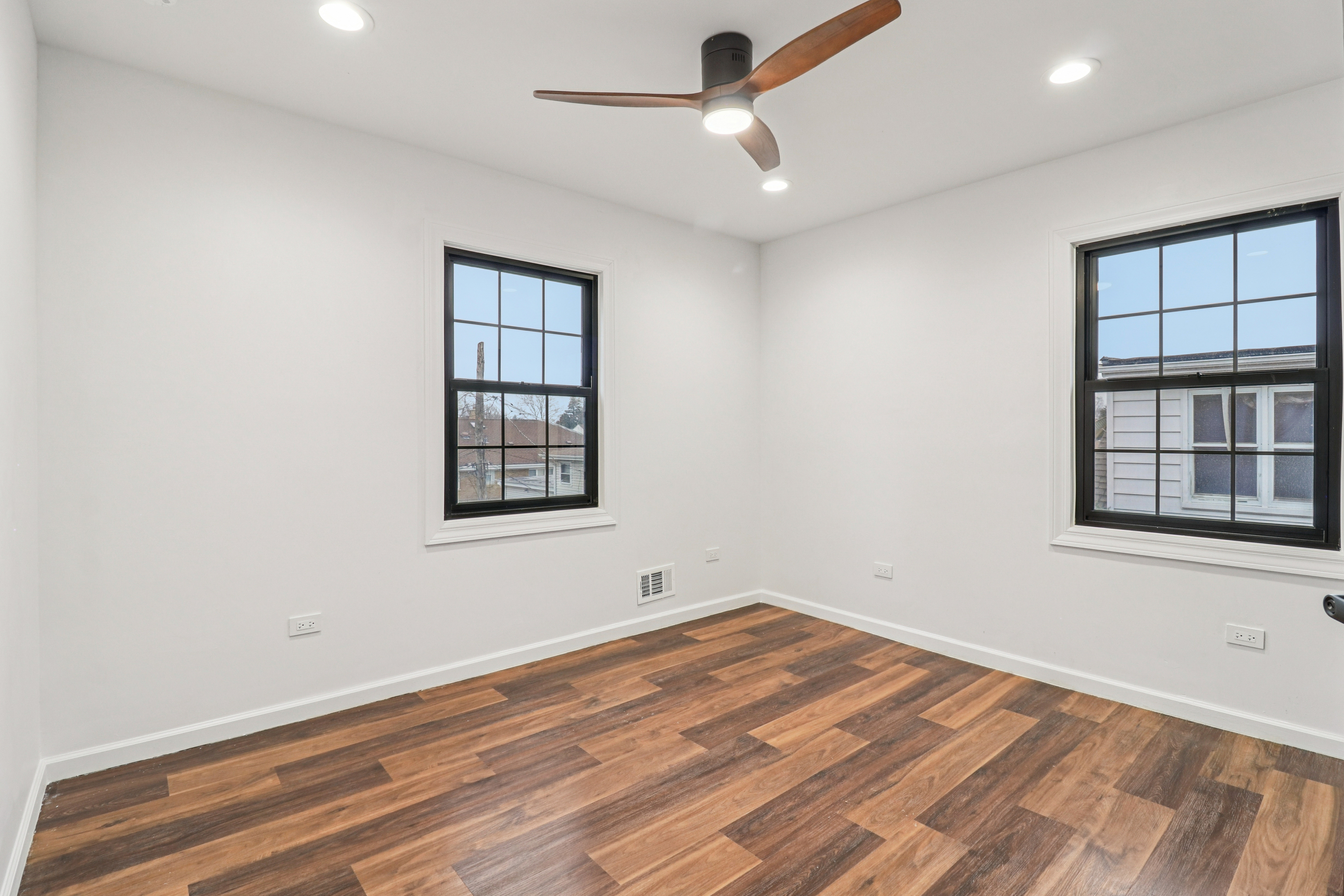 Photo 19 of 48 of 1509 Center St, Des Plaines, IL