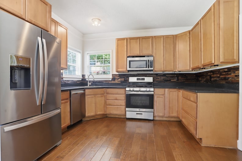 Property photo 2 of 640 Autumn Leaf Cir
