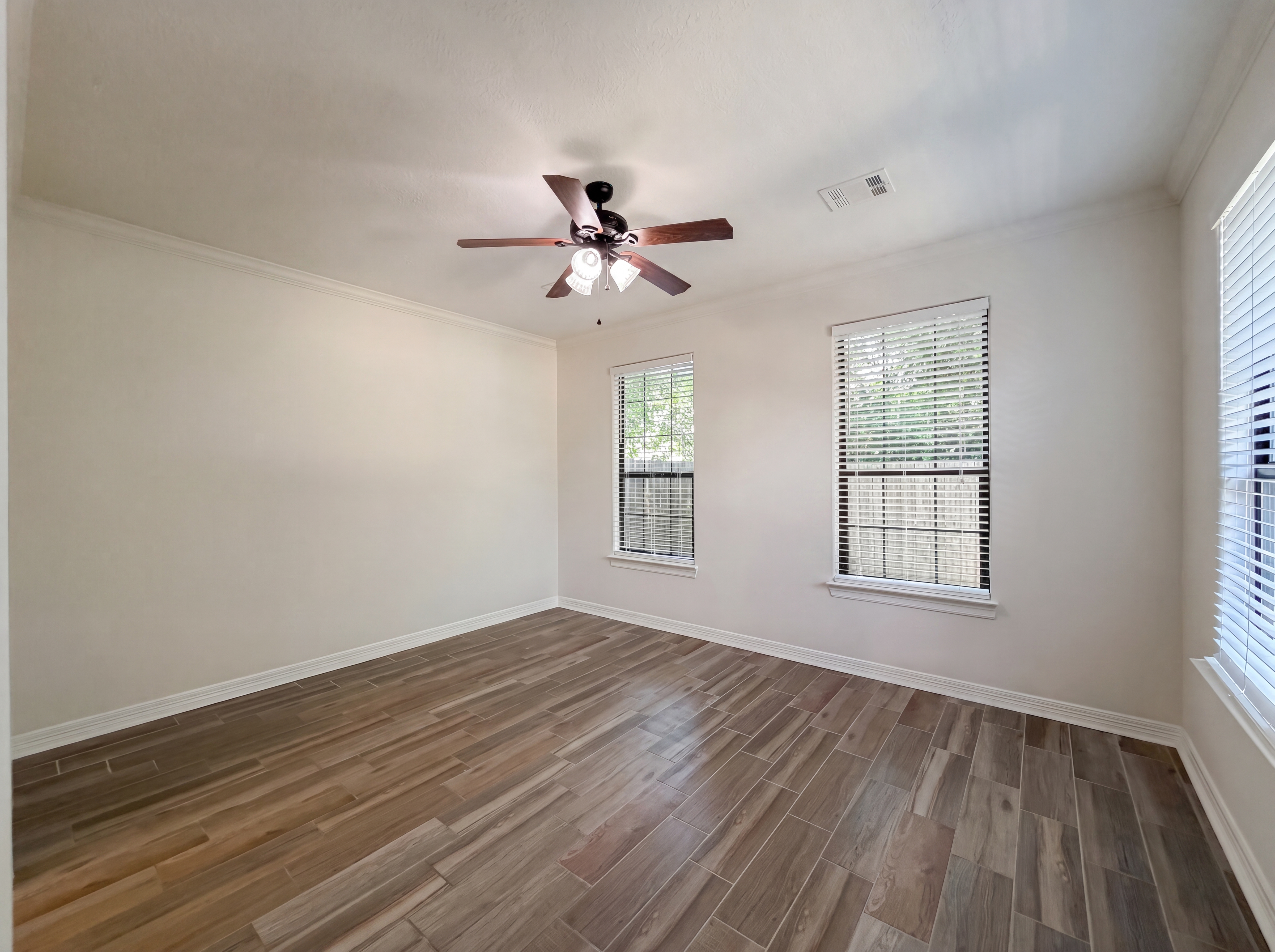 Photo 13 of 19 of 4516 White Rock St, Houston, TX