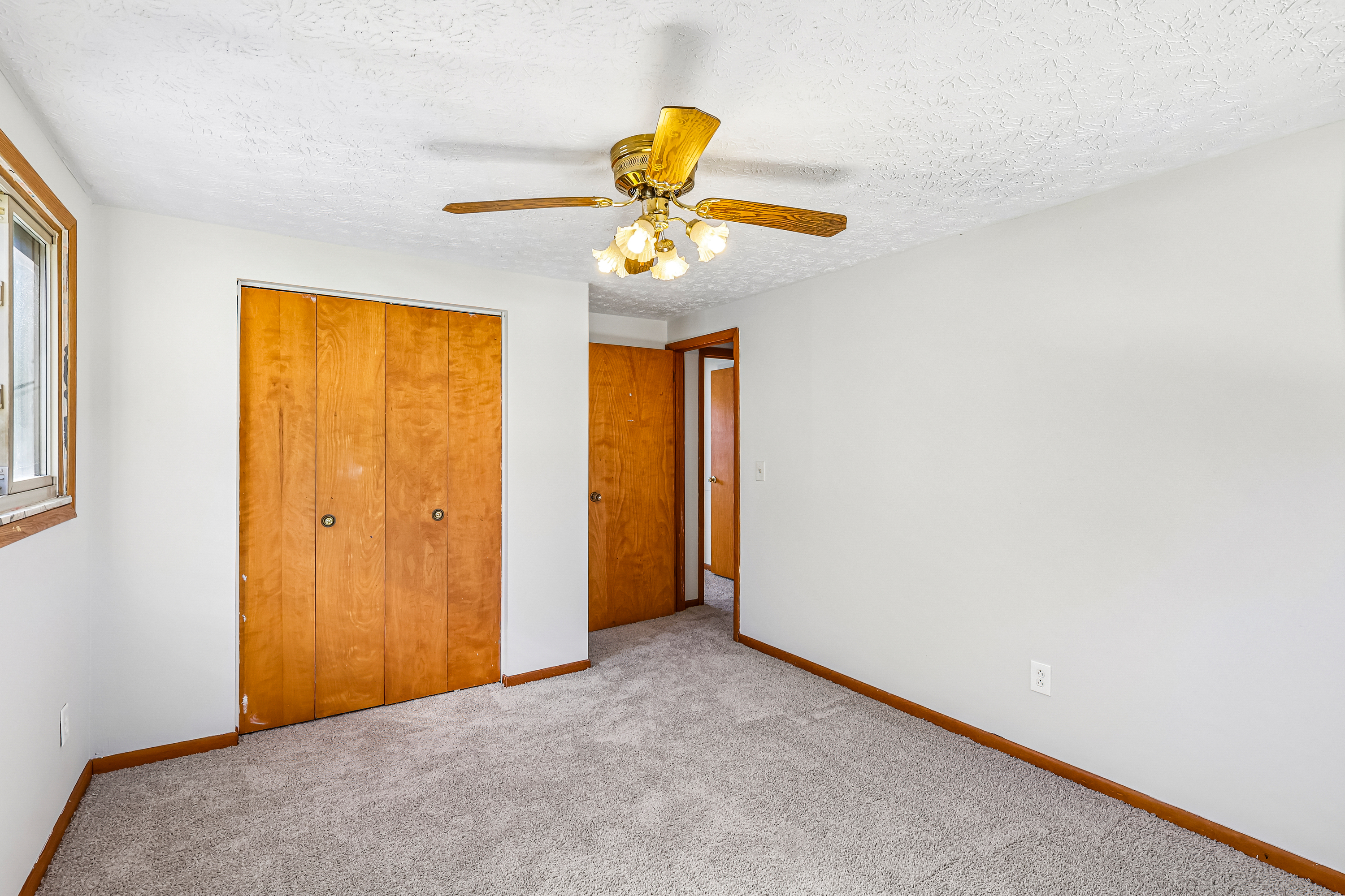 Photo 12 of 31 of 234 Paxton Rd, Eastlake, OH