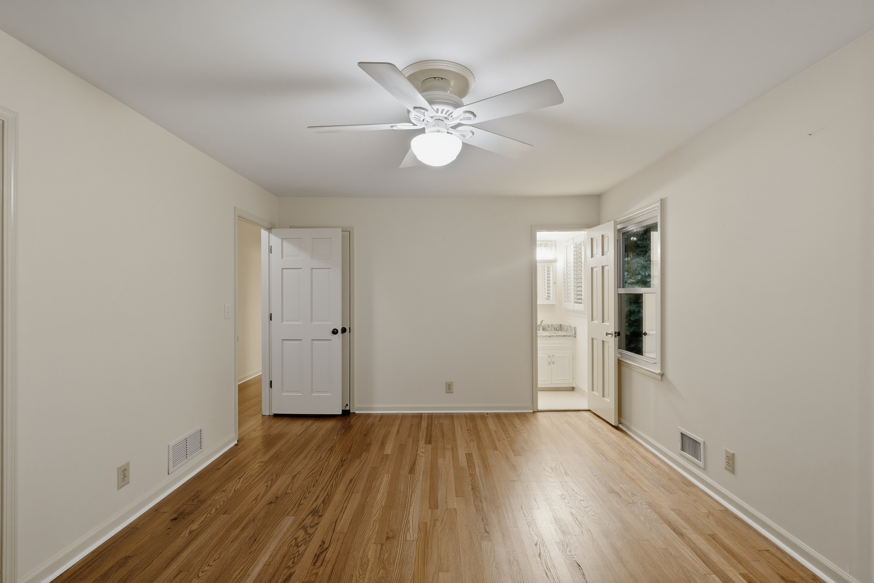 Photo 17 of 29 of 3969 Briaridge Cir, Atlanta, GA