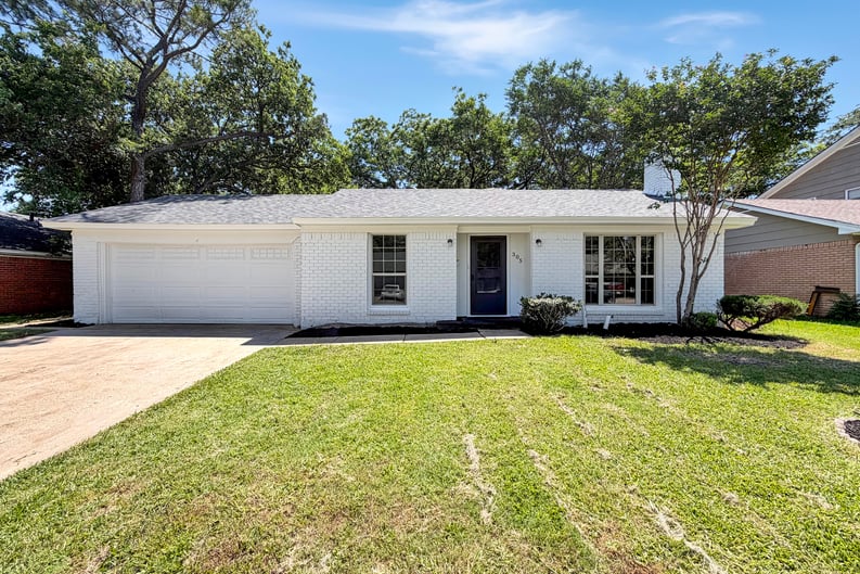 Property photo 1 of 305 Deer Creek Rd