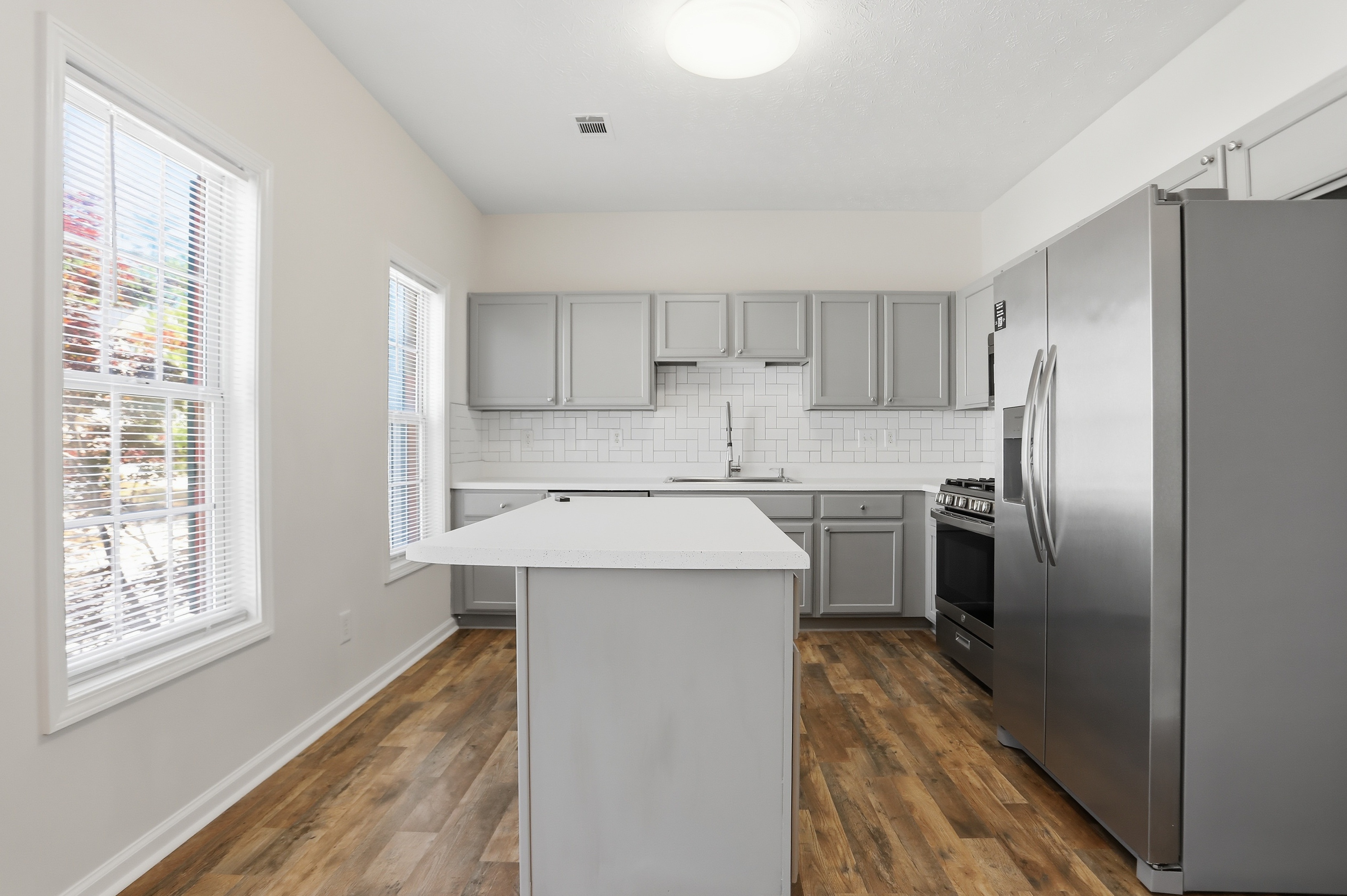 Photo 2 of 29 of 205 Abbotts Mill Dr, Johns Creek, GA