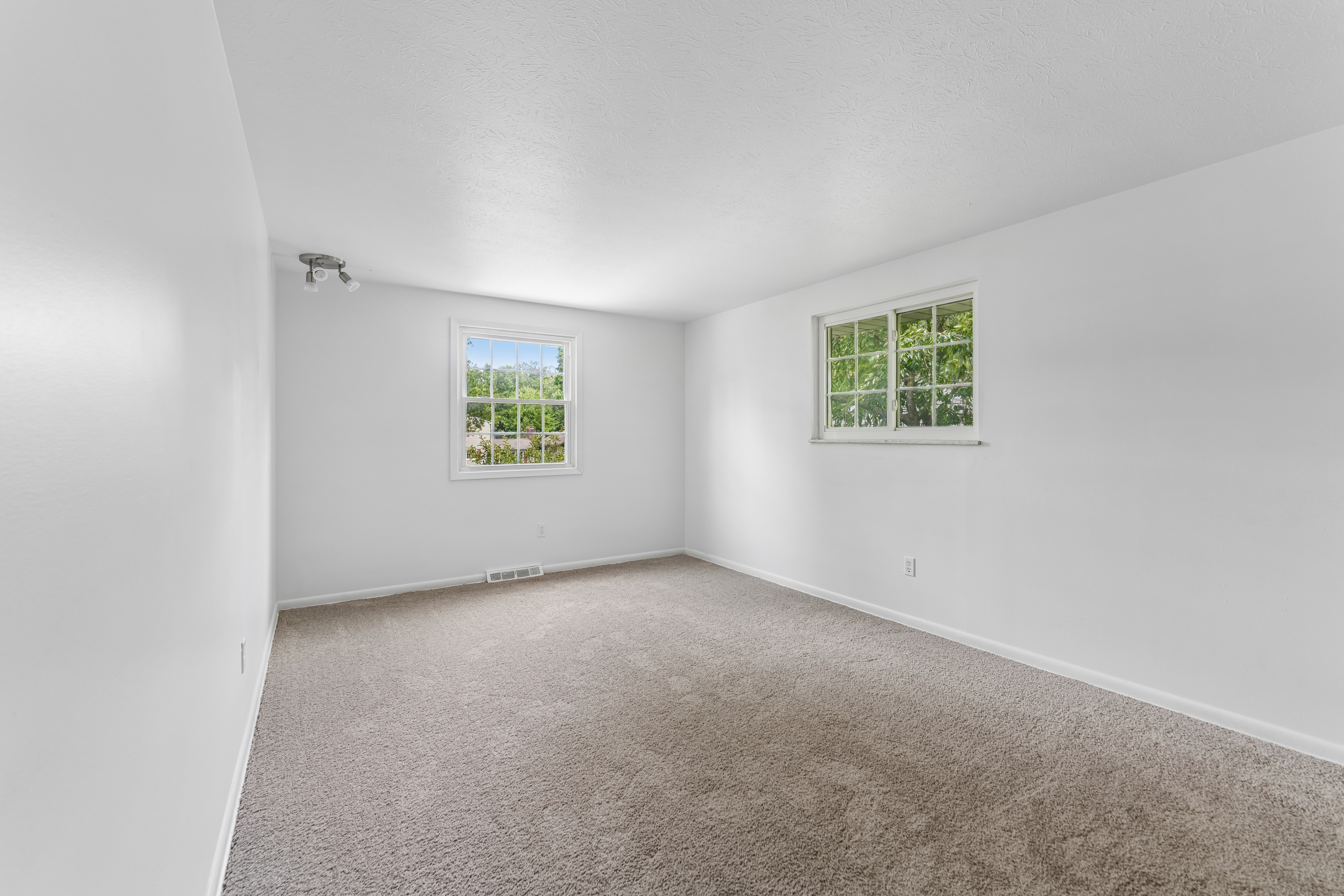 Photo 11 of 52 of 644 Wellfleet Dr, Bay Village, OH