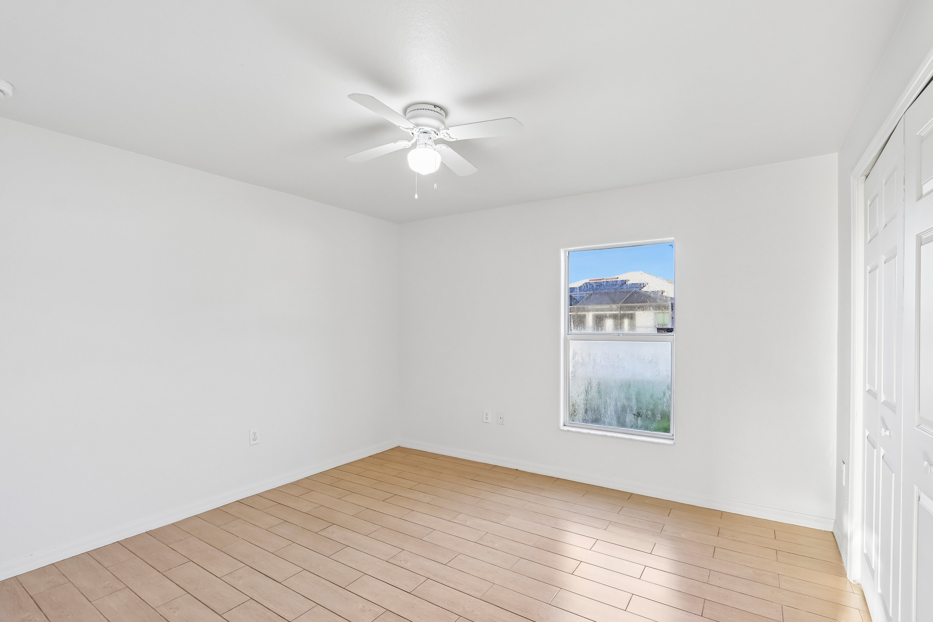 Photo 11 of 18 of 1136 SW 18th Ct, Cape Coral, FL