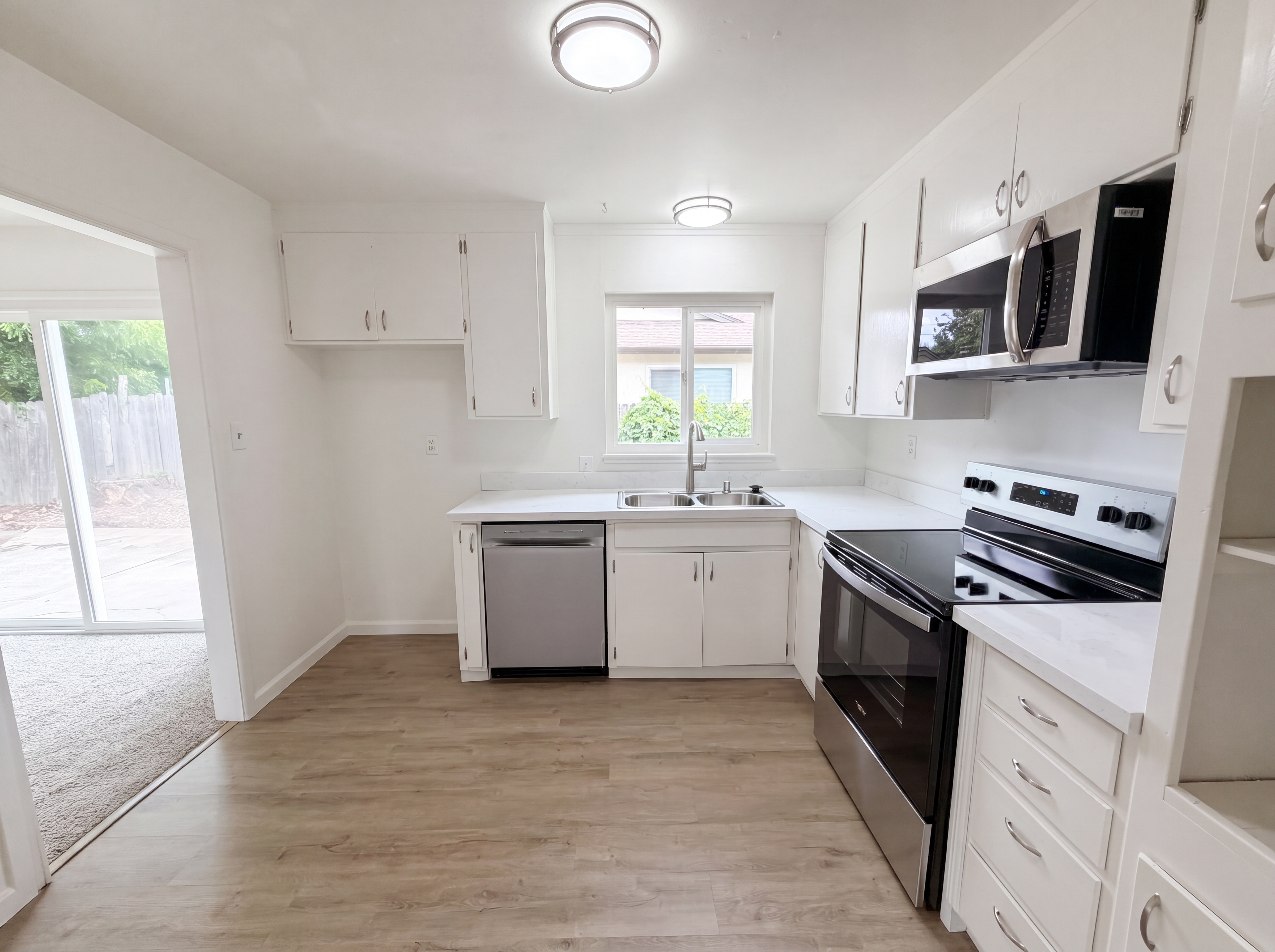 Photo 11 of 24 of 648 Lewis Ave, Yuba City, CA
