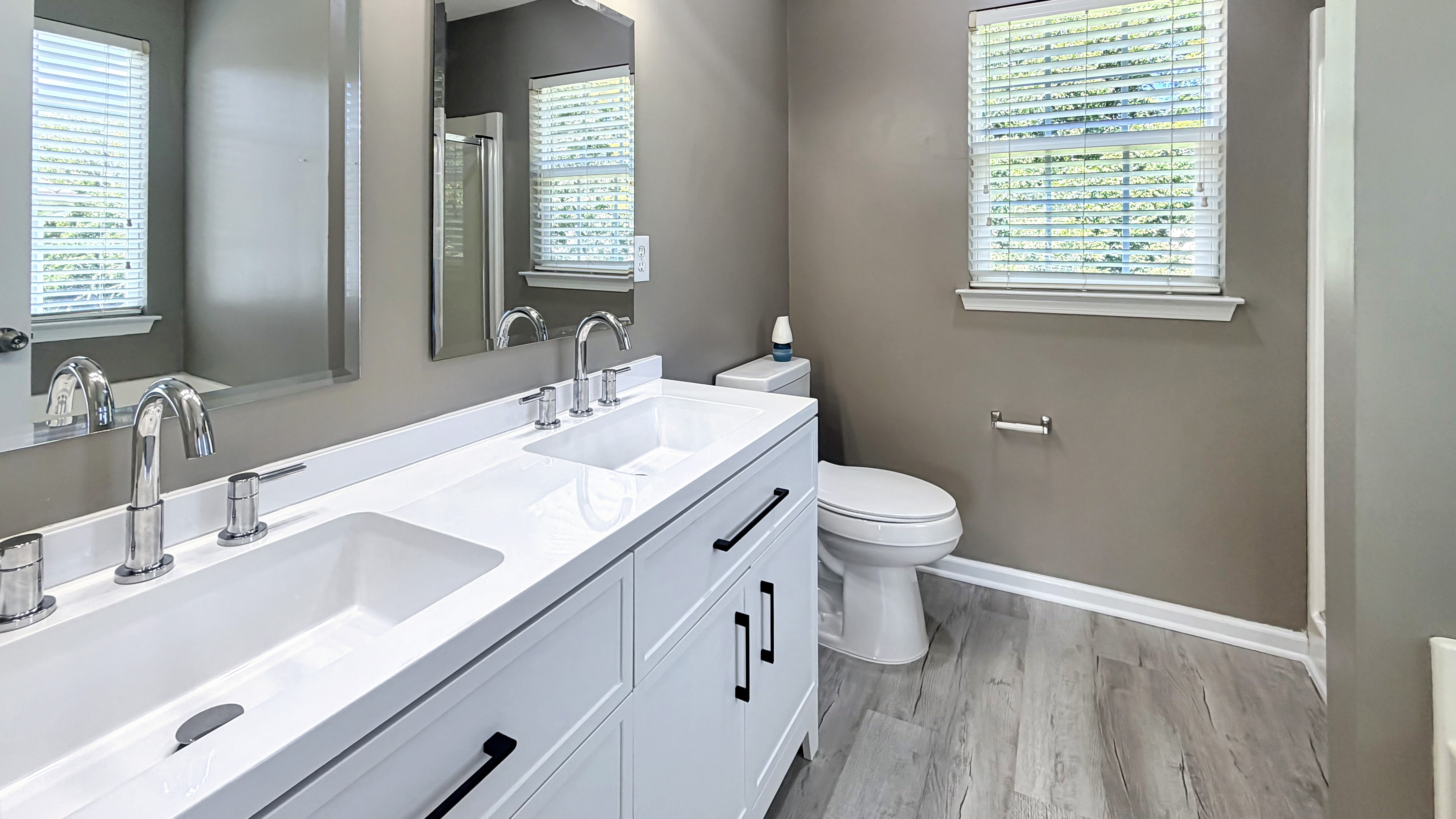 Photo 2 of 23 of 9334 Arbor Creek Dr, Charlotte, NC