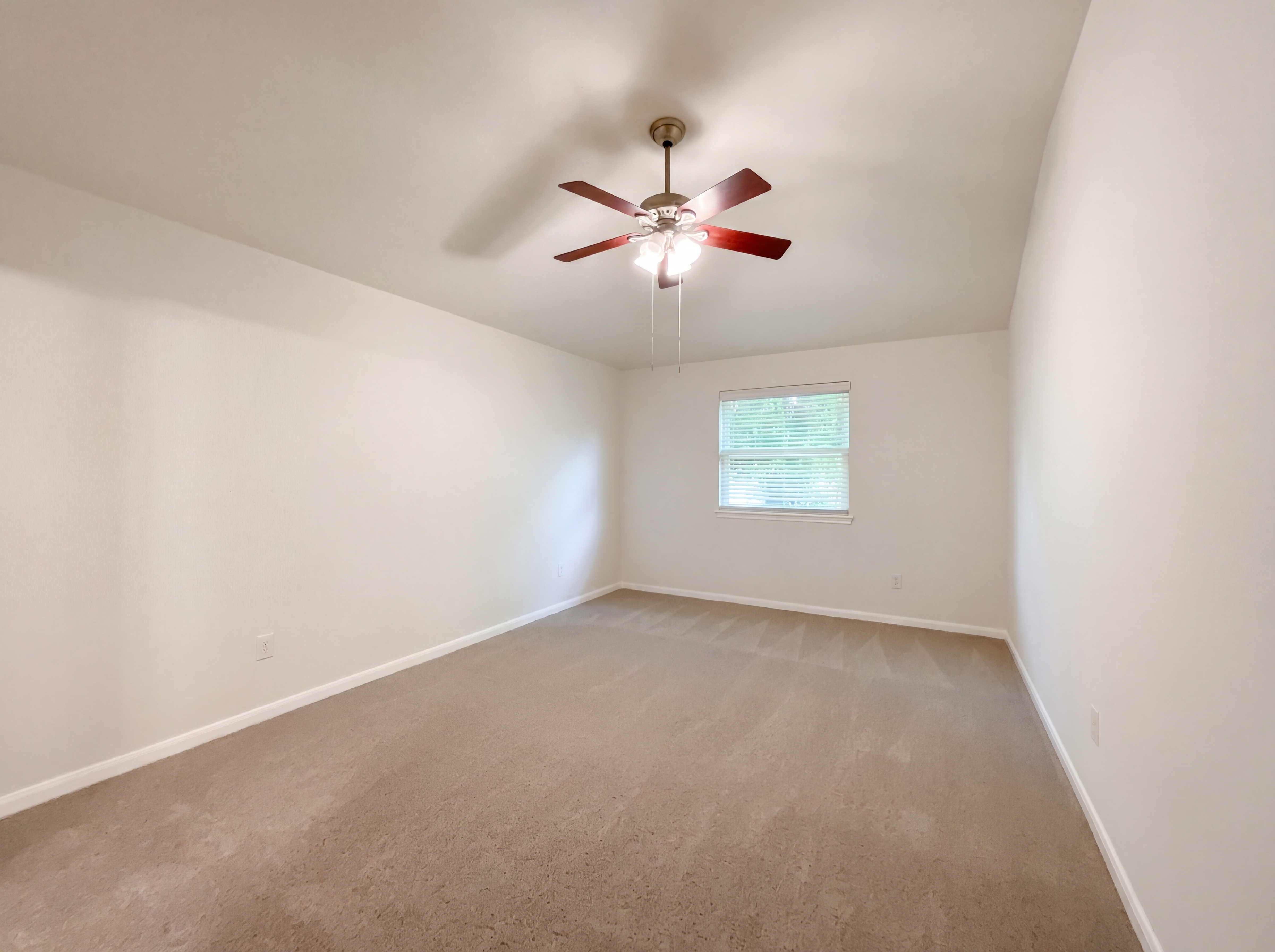 Photo 4 of 16 of 410 E Little Oak Ct, Spring, TX