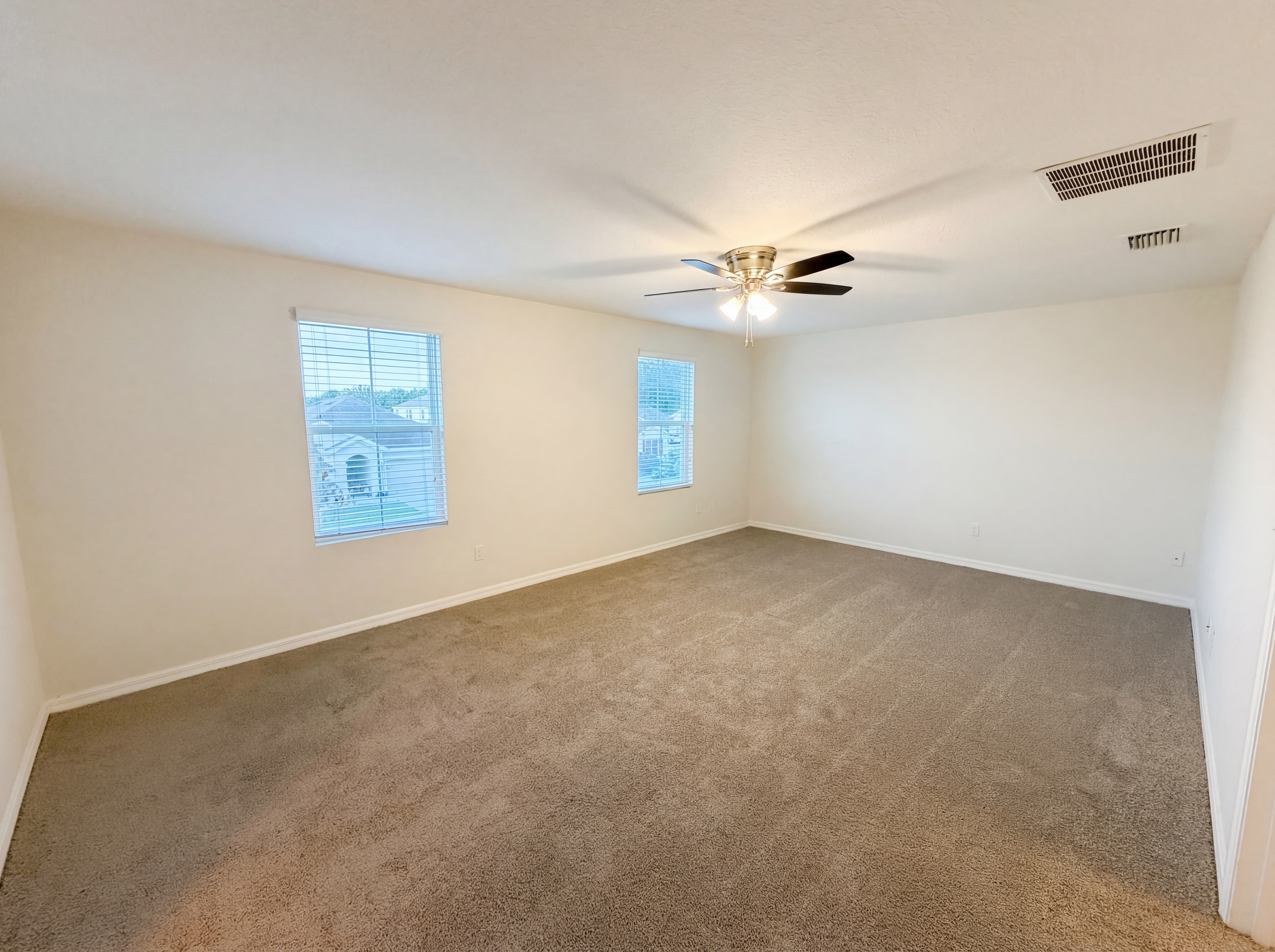 Photo 4 of 34 of 35687 Hillbrook Ave, Zephyrhills, FL