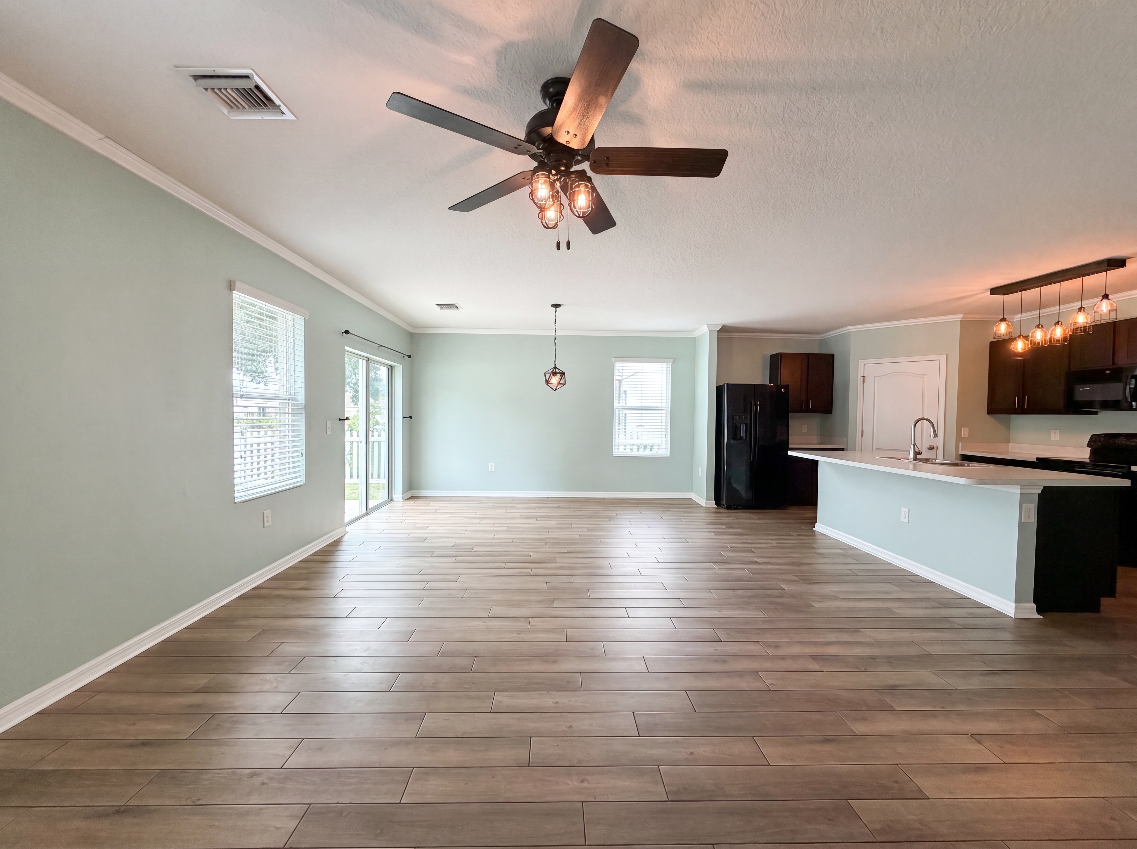 Photo 3 of 25 of 5805 71st St E, Palmetto, FL