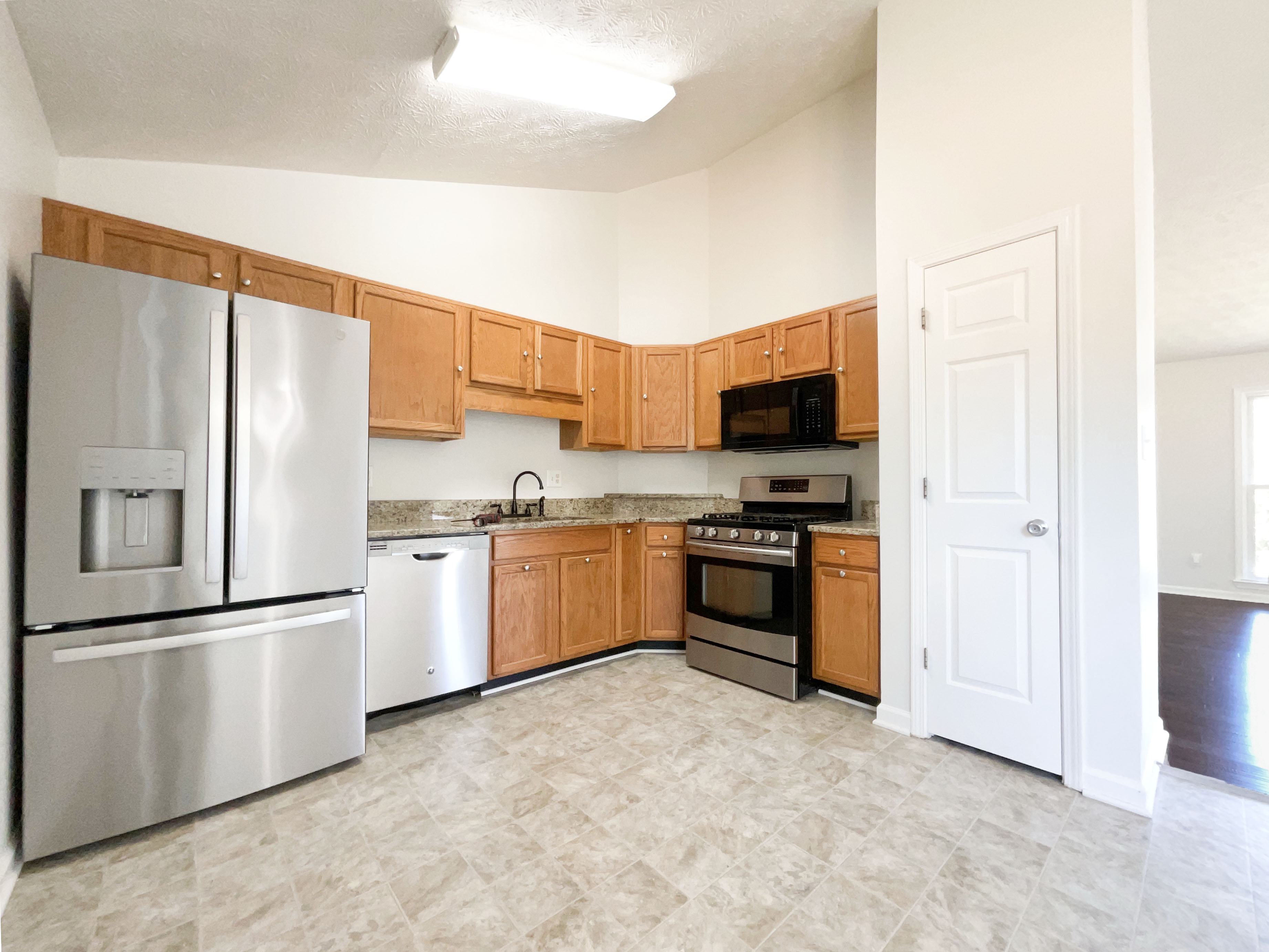 Photo 6 of 23 of 210 Woodbridge Dr, Dallas, GA