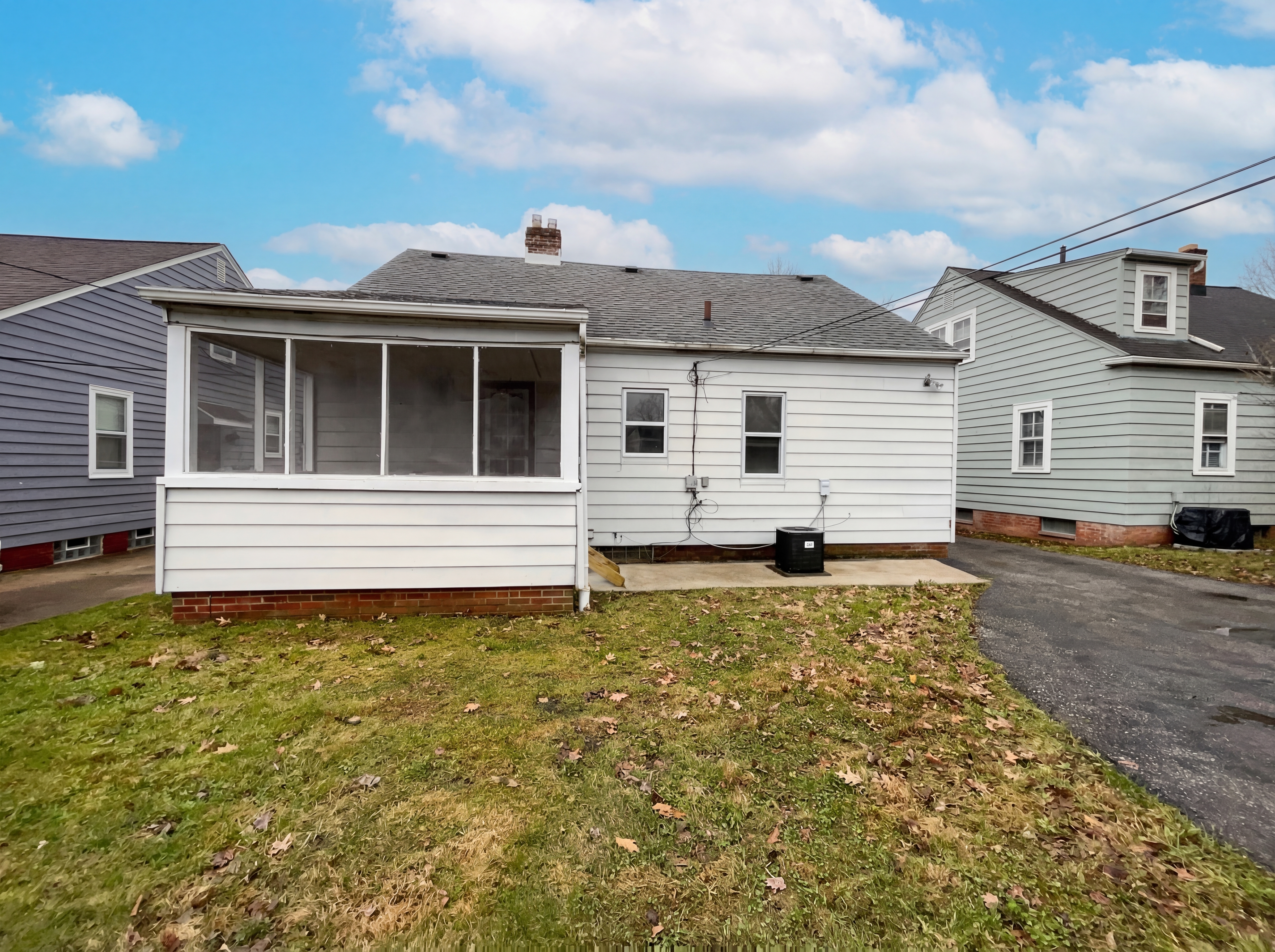 Photo 5 of 23 of 20511 Balfour Rd, Warrensville Heights, OH