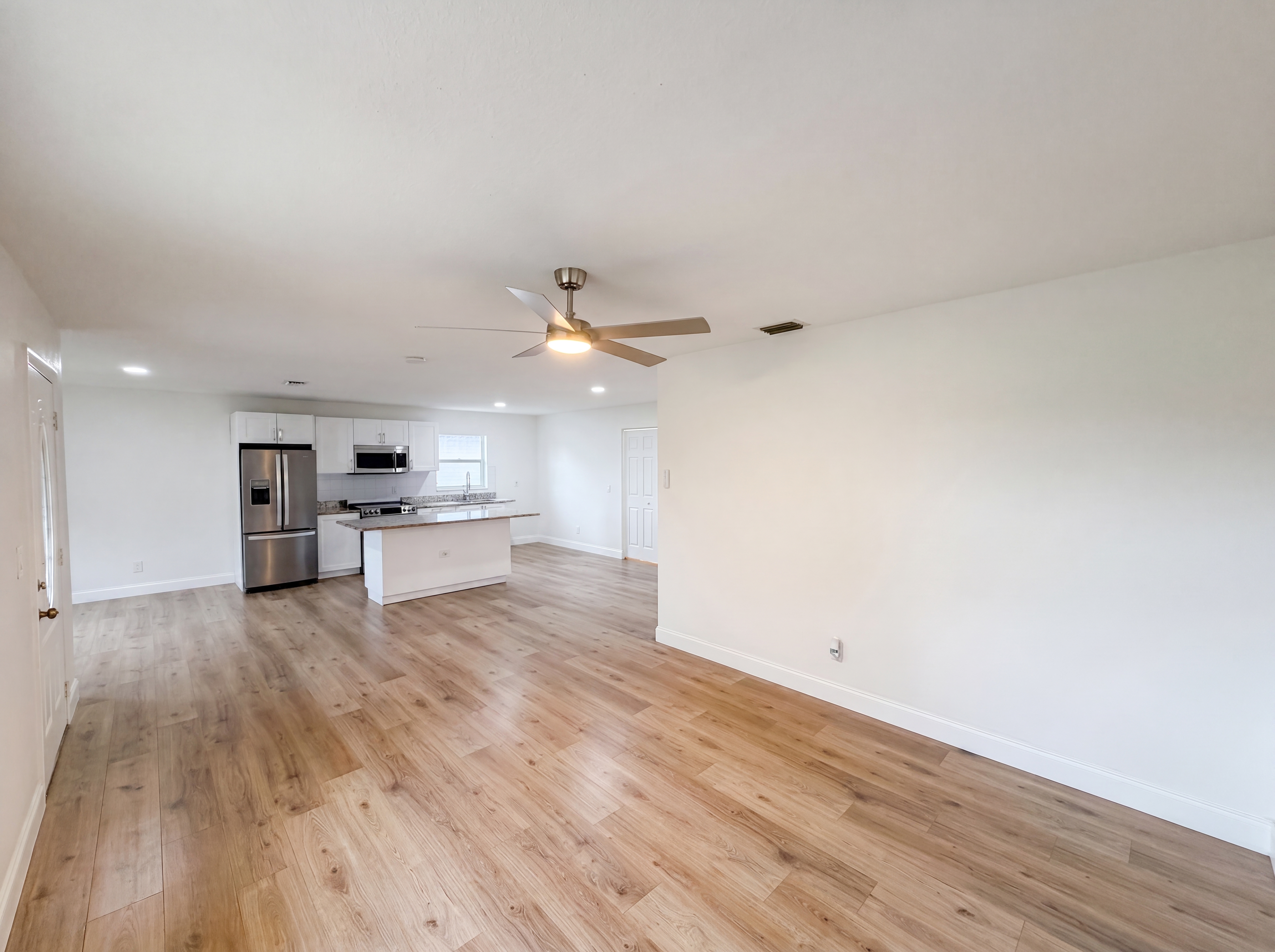 Photo 3 of 25 of 845 40th Ave S, Saint Petersburg, FL