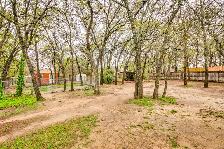 Photo 27 of 27 - 564 Dylan Ct, Azle, TX 76020