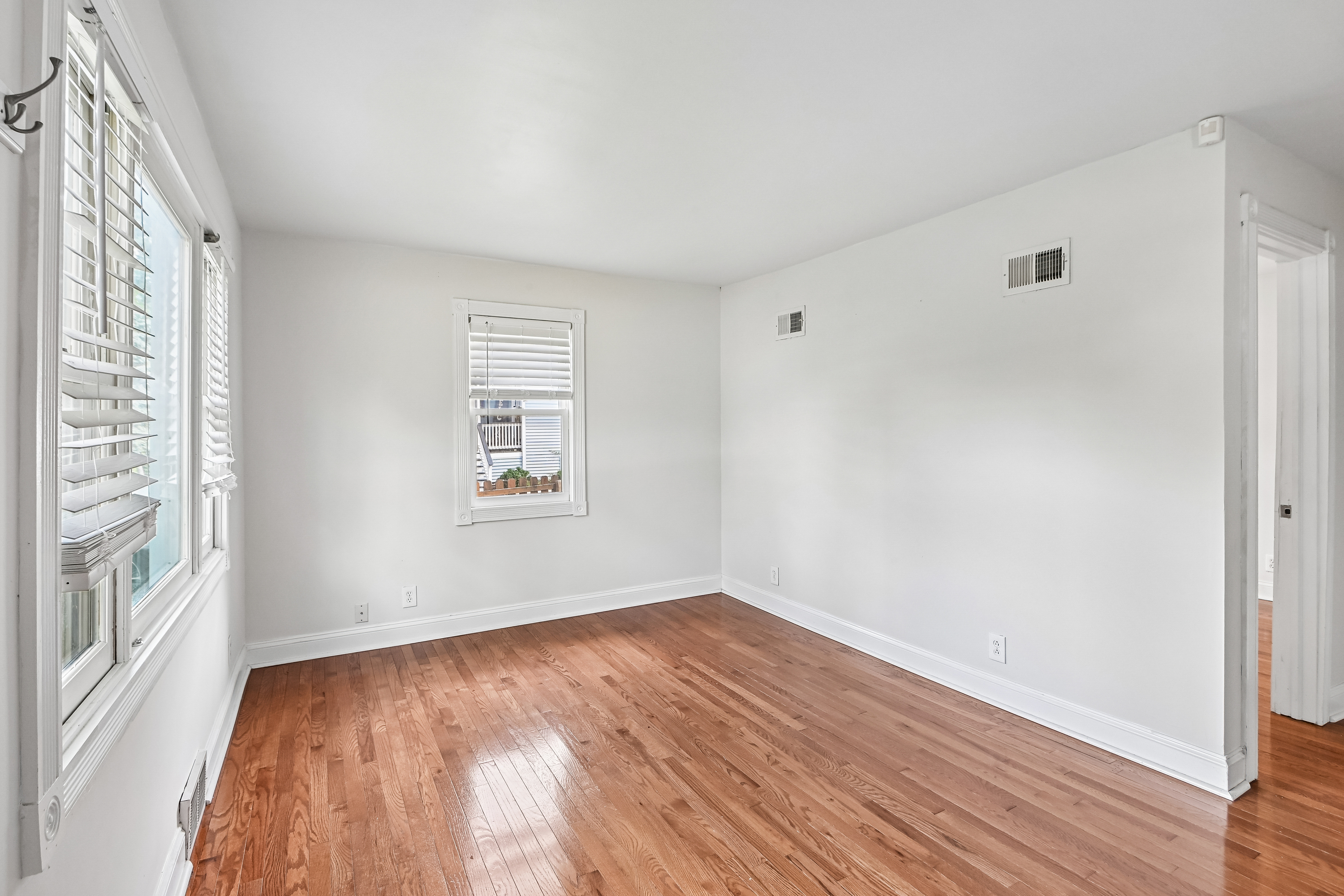 Photo 49 of 72 of 4811 Roslyn Rd, Downers Grove, IL