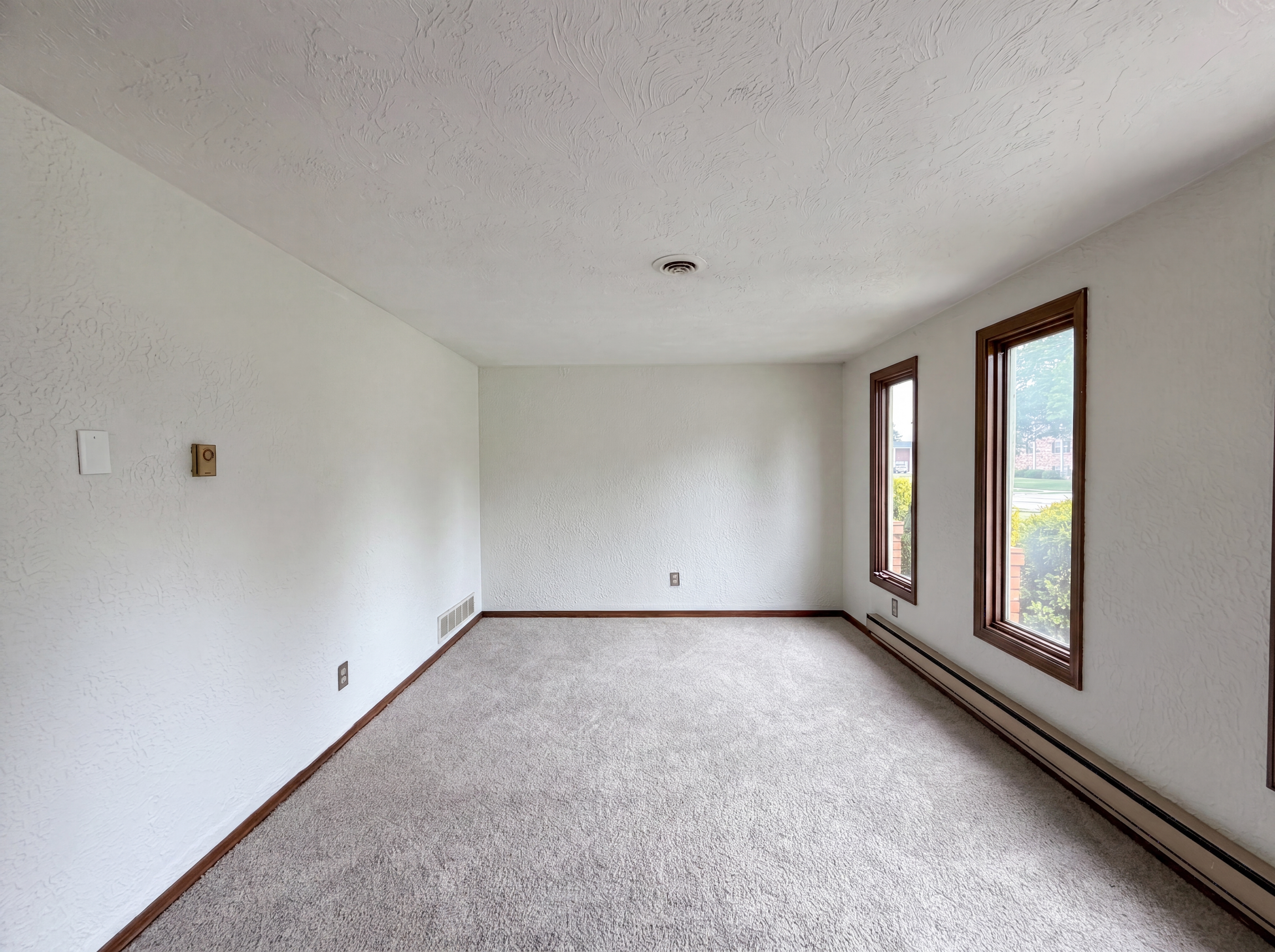 Photo 11 of 25 of 1015 Kingsway Dr, Lorain, OH