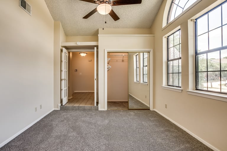 Photo 16 of 29 - 3301 Fairview Dr, Corinth, TX 76210