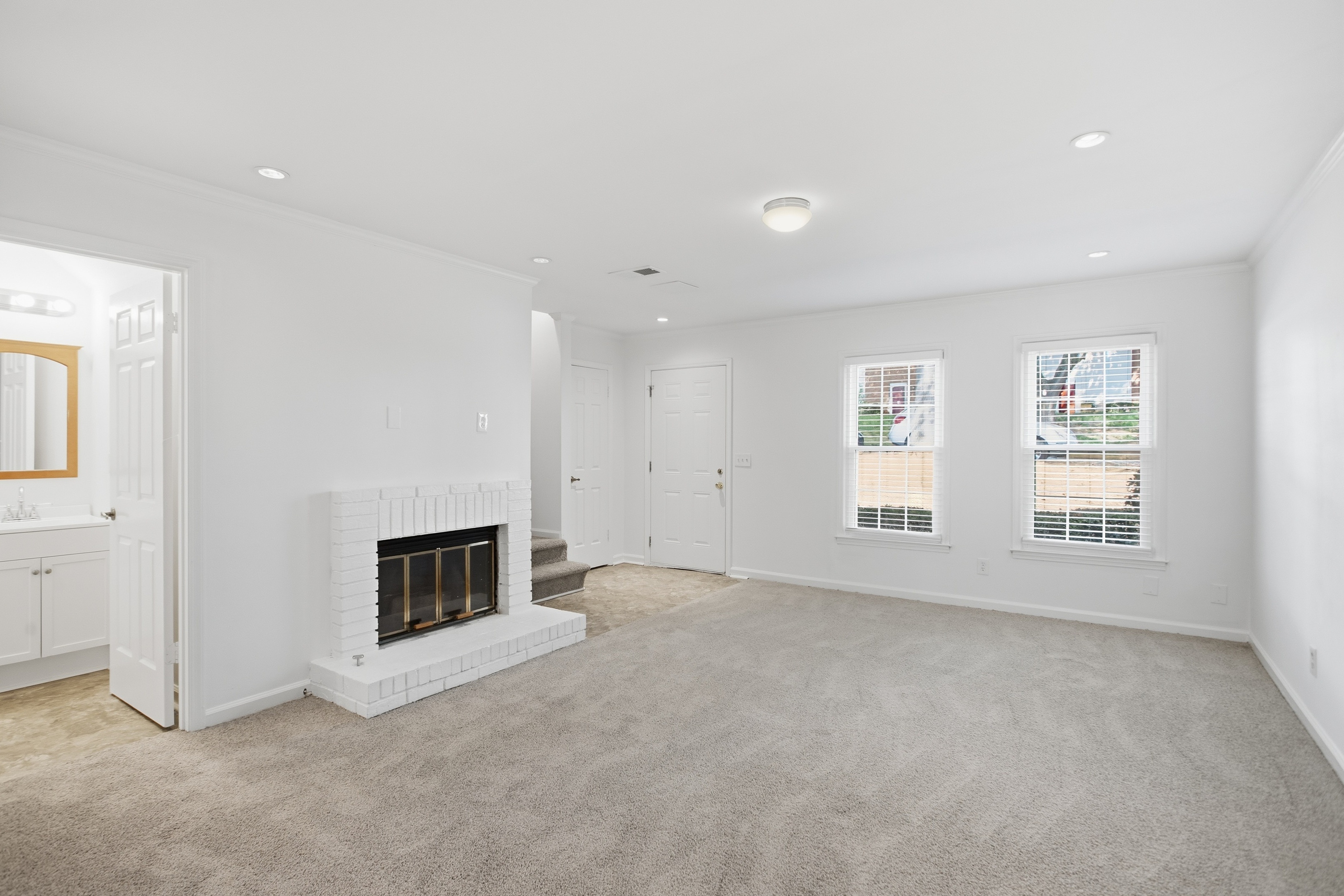 Photo 6 of 24 of 132 Old Ferry Way, Roswell, GA