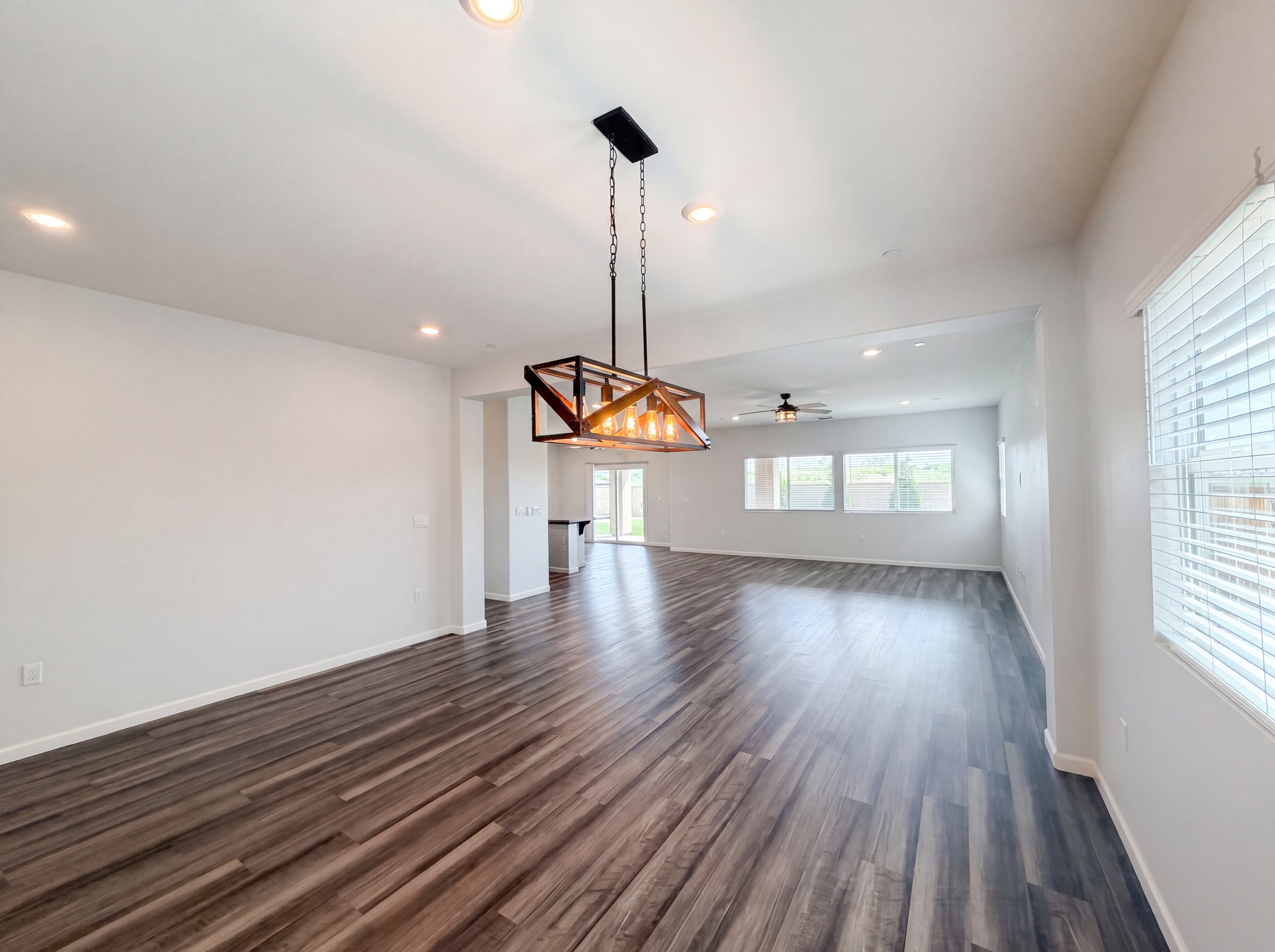 Photo 6 of 54 of 1187 Bordeaux Ct, Olivehurst, CA