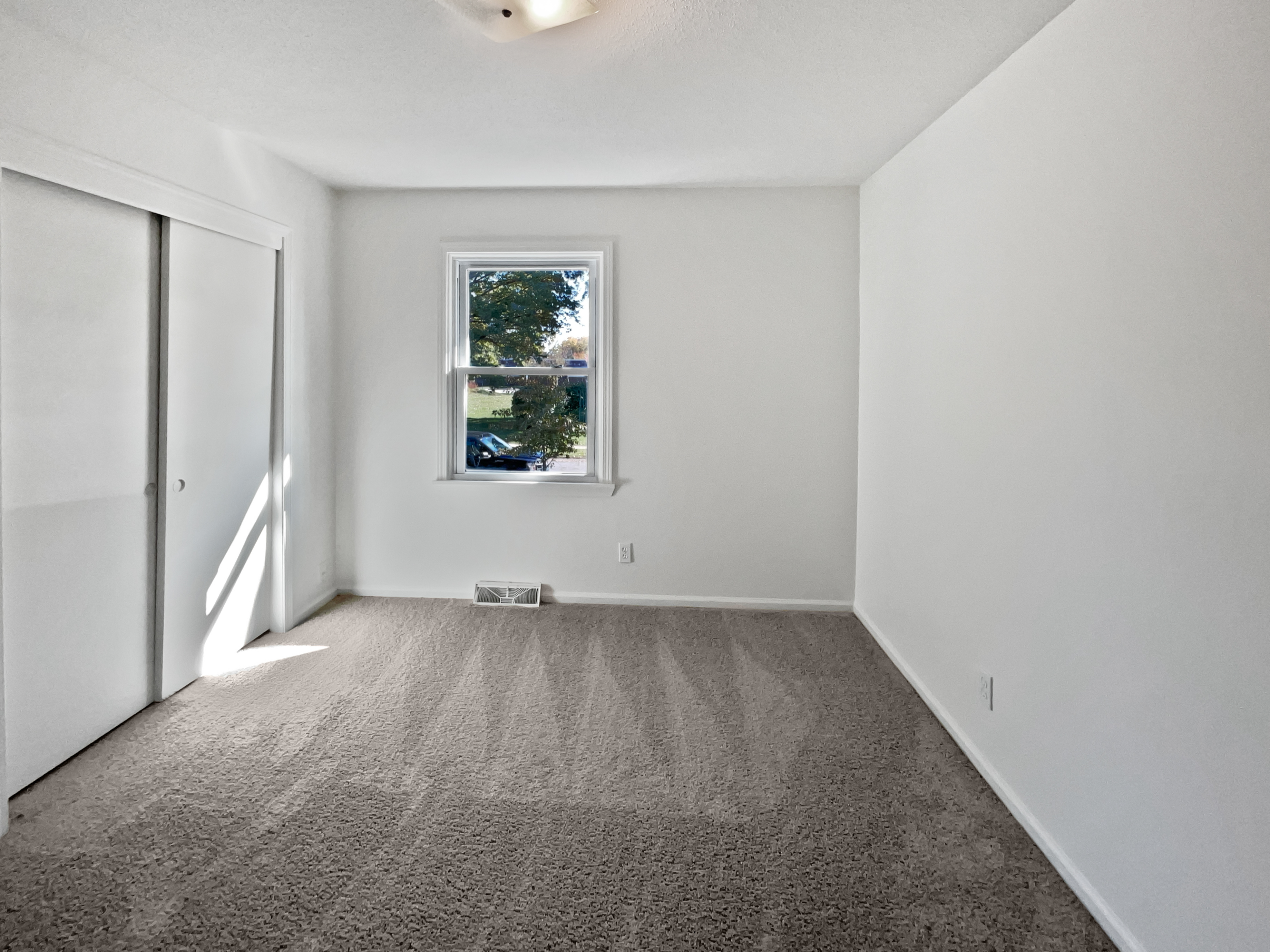 Photo 13 of 22 of 9432 Carter Dr, Overland Park, KS