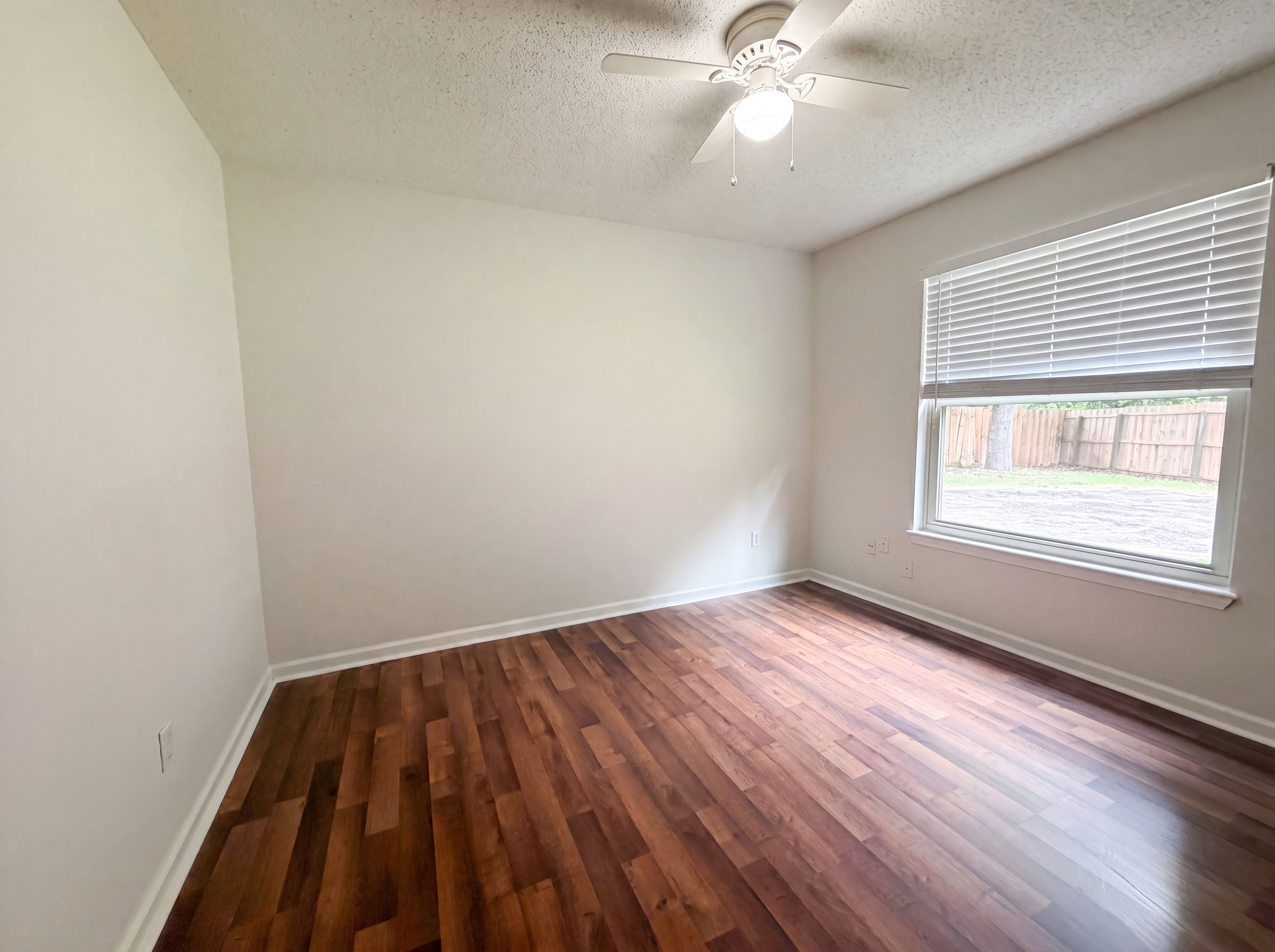 Photo 15 of 22 of 841 Chalmet Ln, Jacksonville, FL