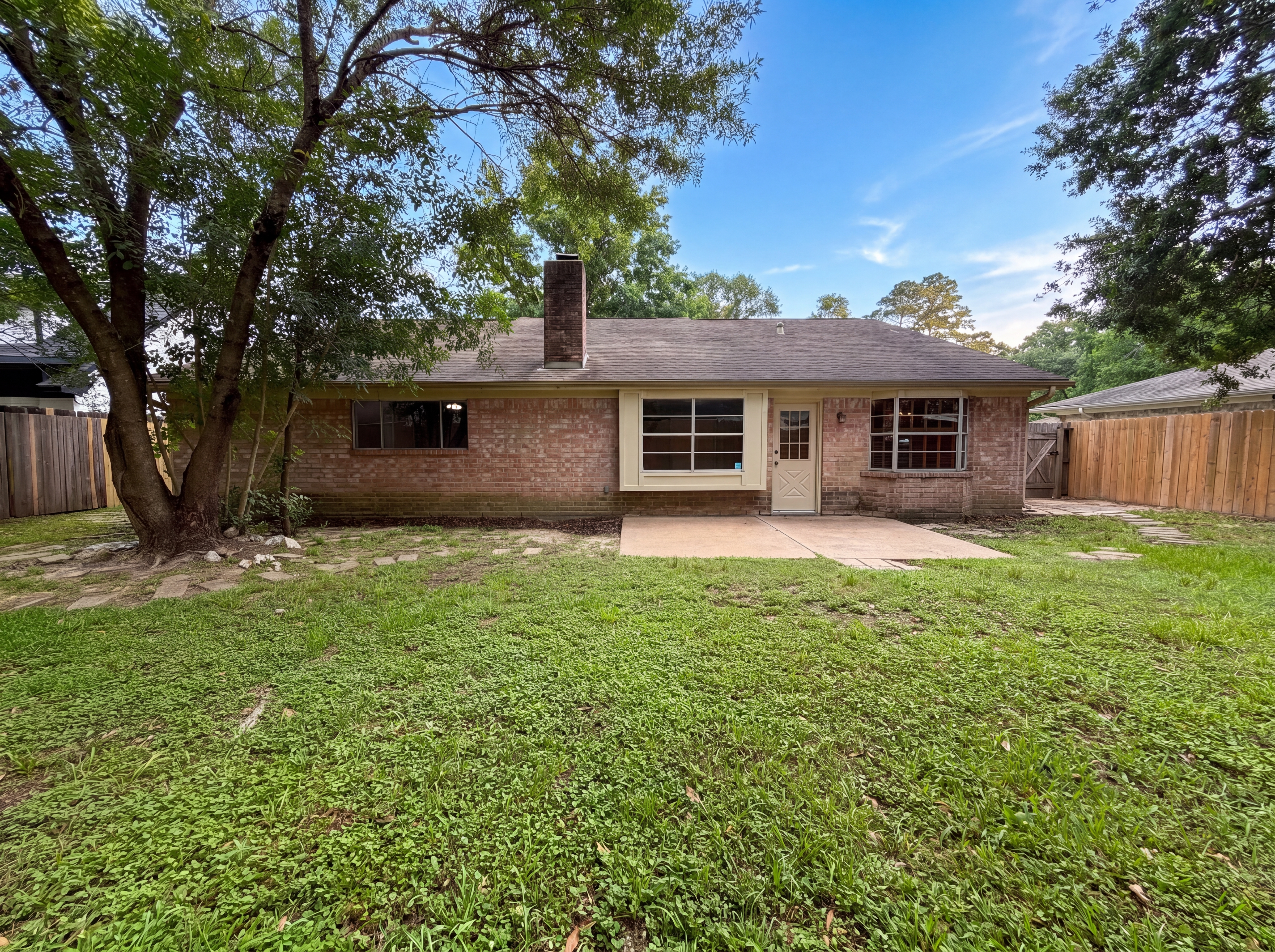 Photo 18 of 19 of 9606 Ballin David Dr, Spring, TX
