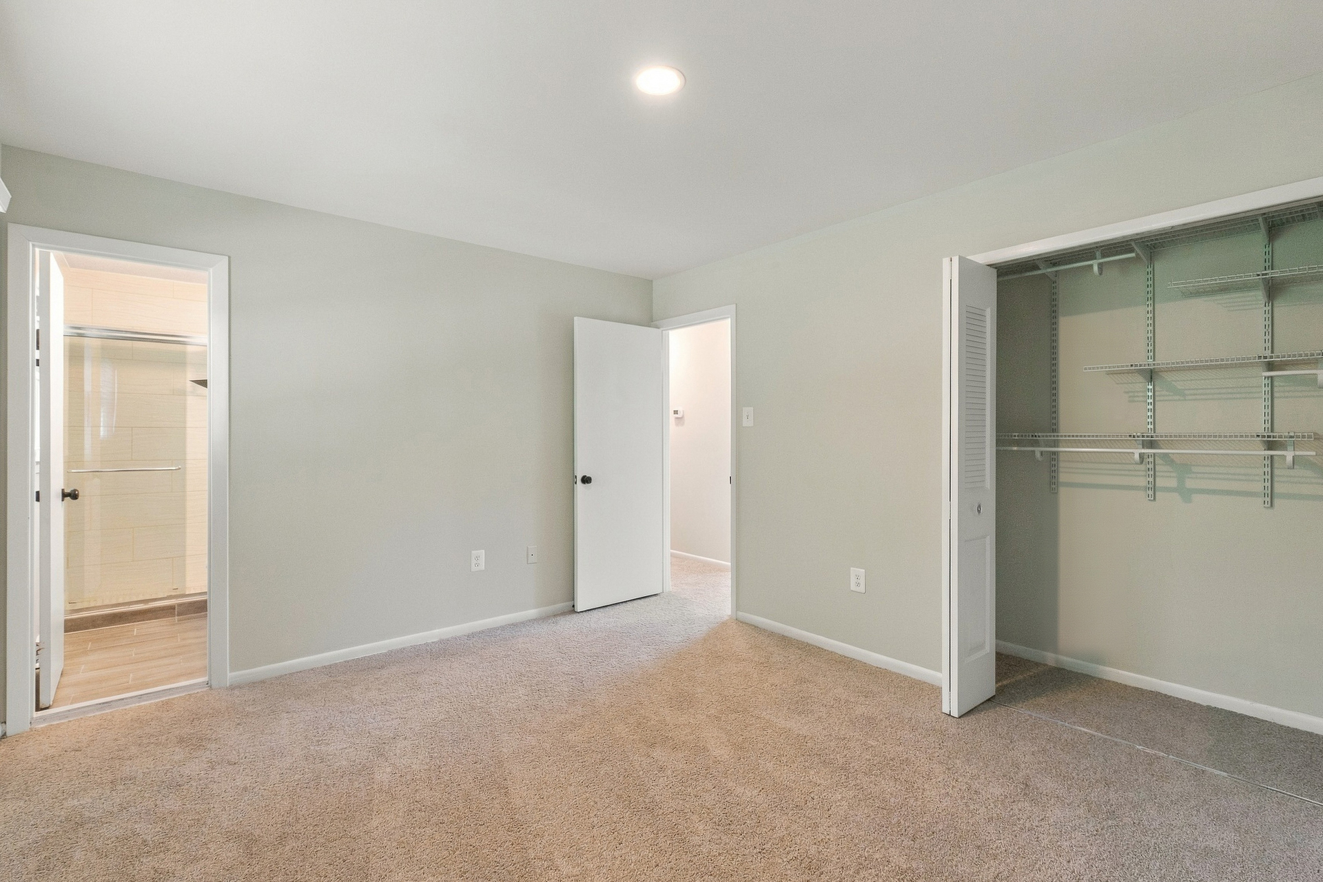 Photo 4 of 20 of 13449 Nascoby Ln, Woodbridge, VA