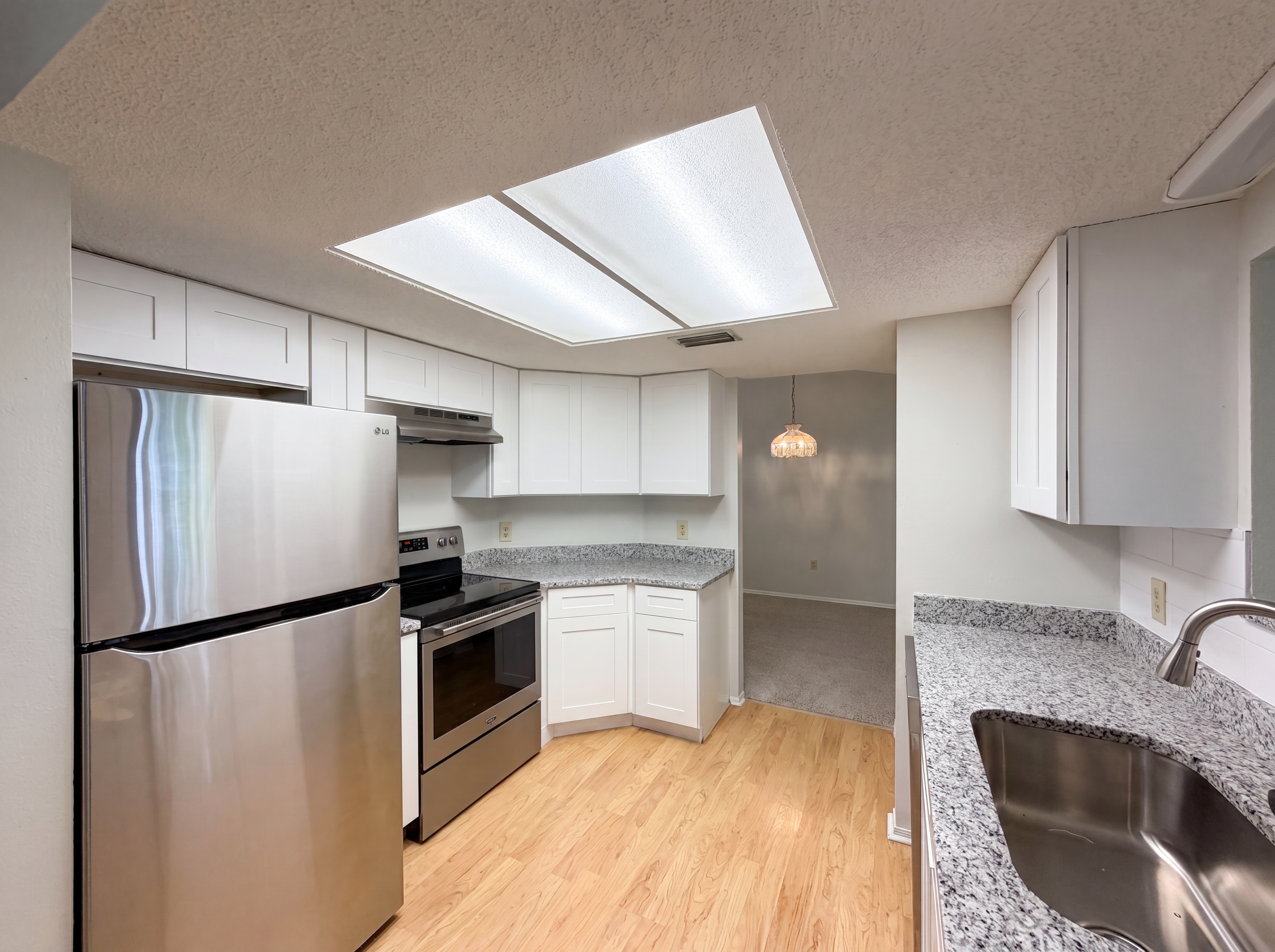Photo 2 of 21 of 12620 Bay Hill Dr, Grand Island, FL