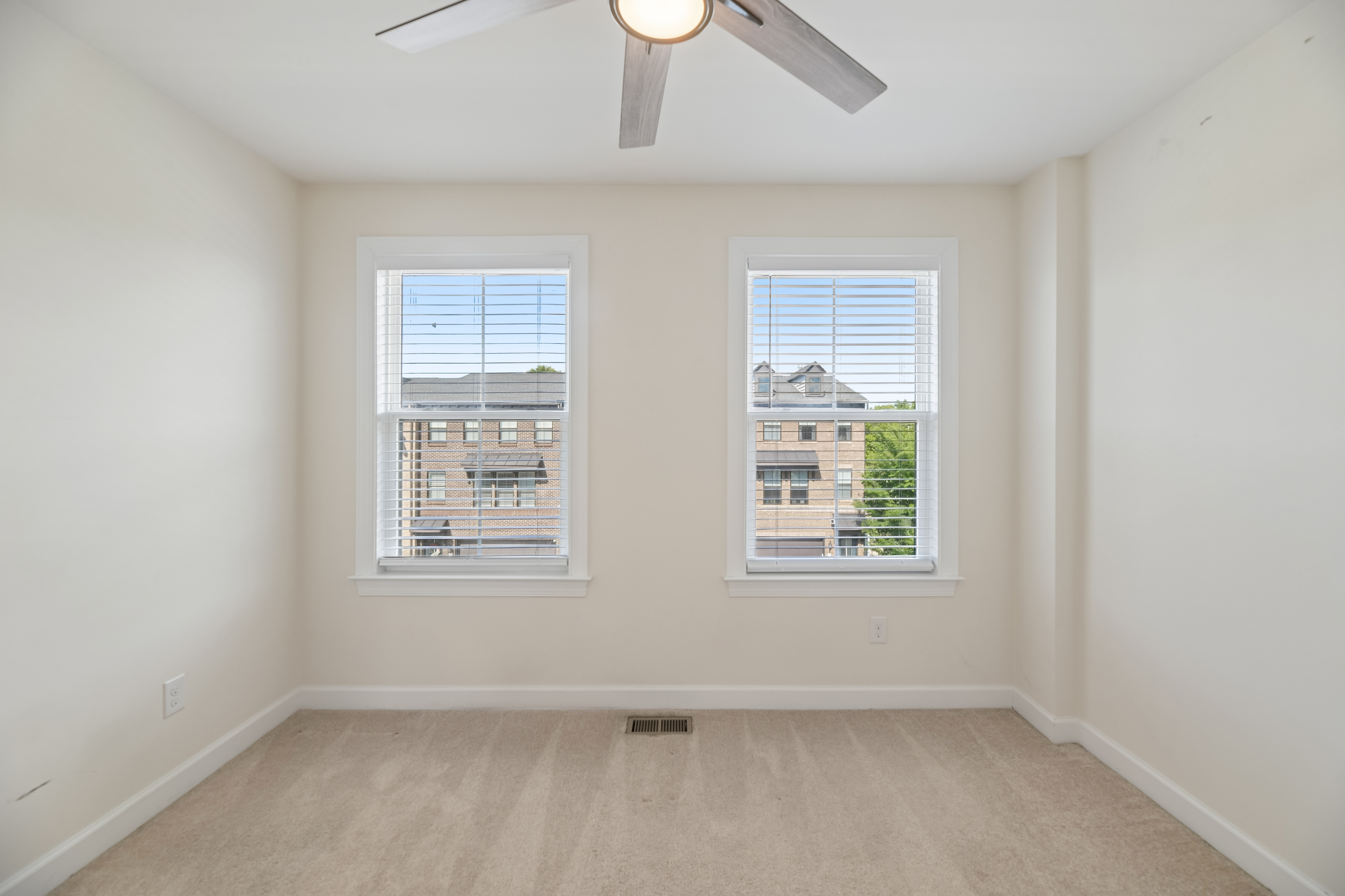Photo 10 of 60 of 8124 Bock Farm Pl, Alexandria, VA