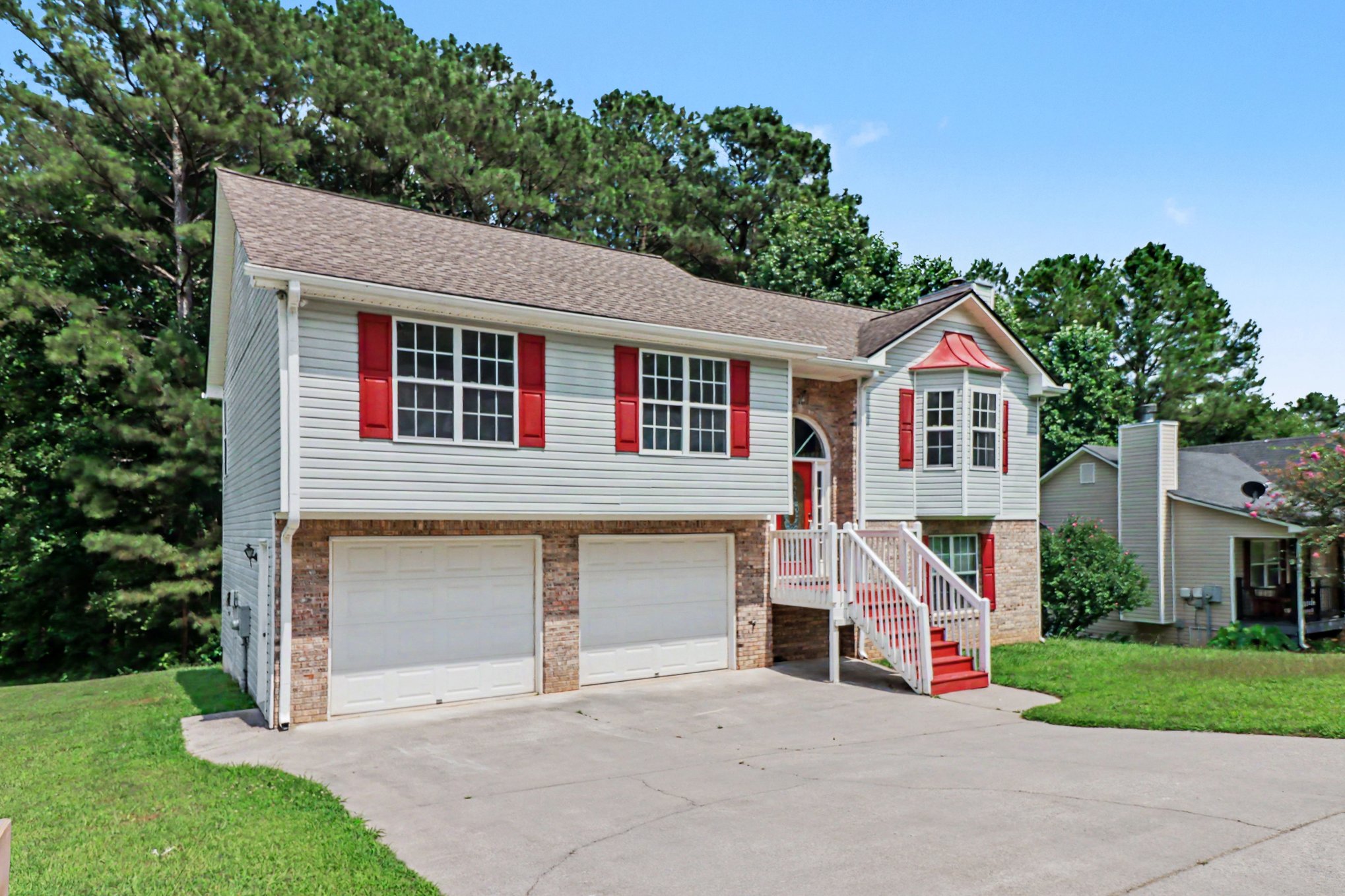 Photo 2 of 17 of 18 Broadlands Dr, White, GA