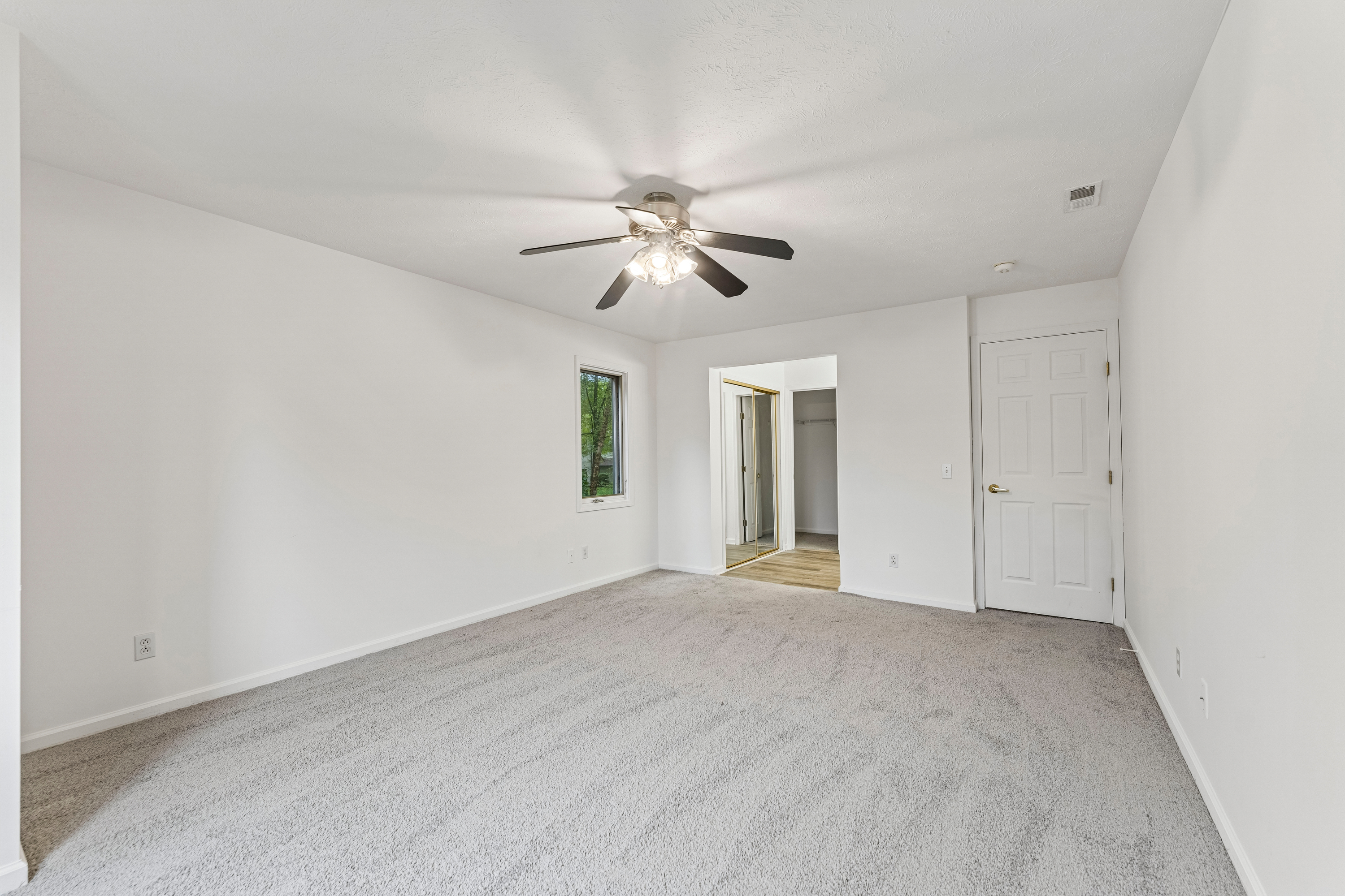 Photo 18 of 31 of 9673 Sylvan Ln, Concord Township, OH