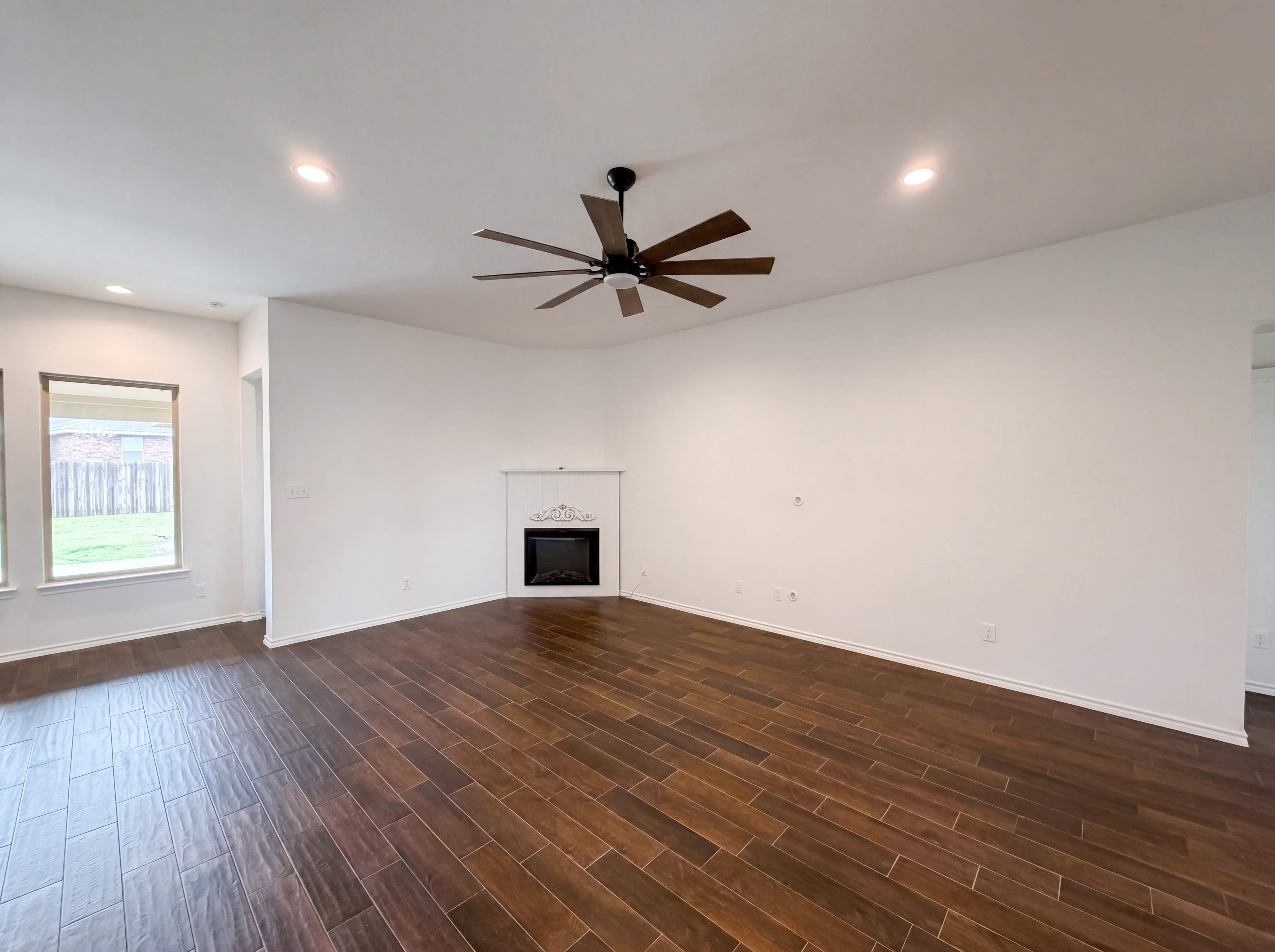 Photo 7 of 19 of 1631 Glade Meadows Dr, Joshua, TX