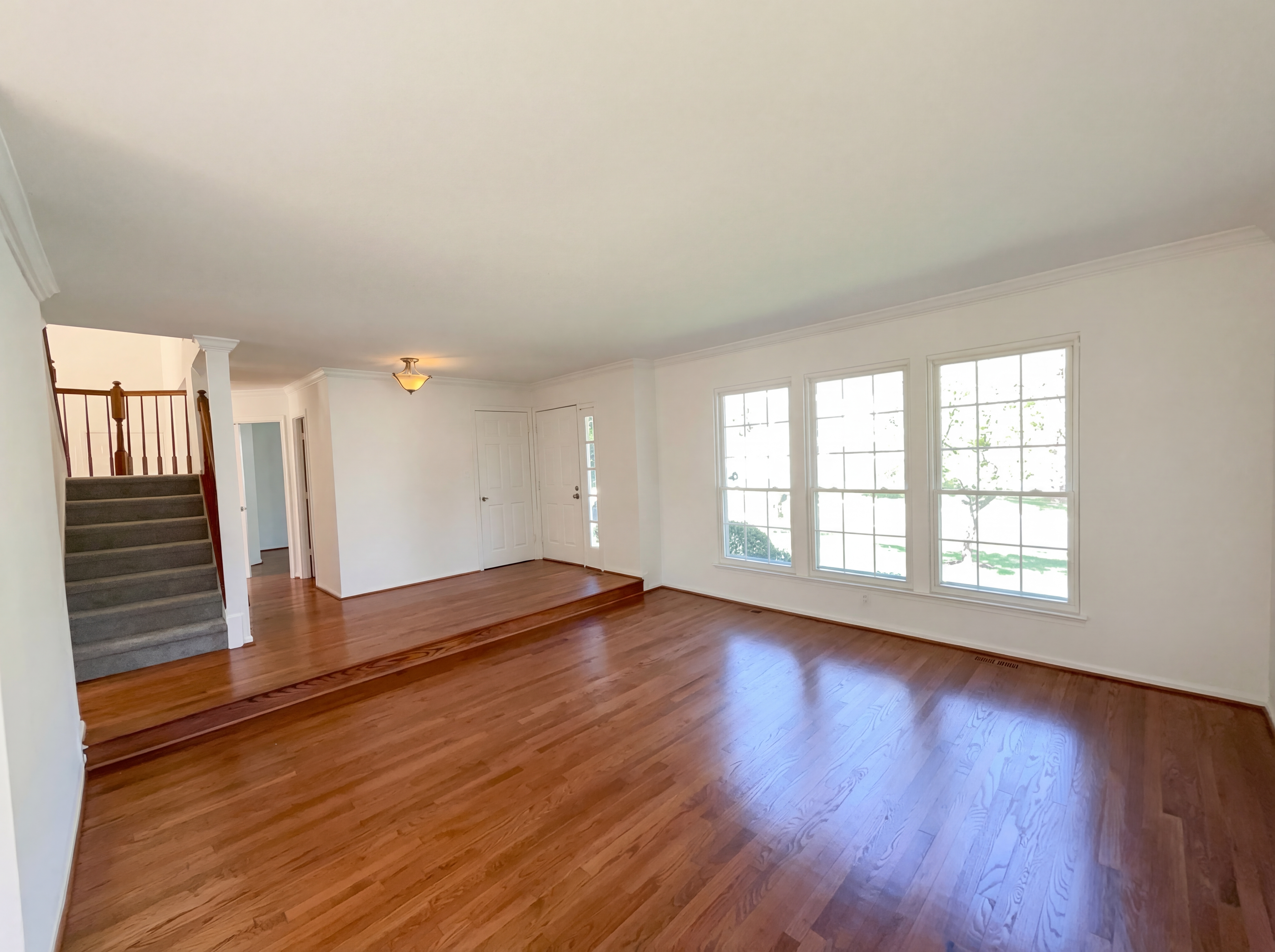Photo 15 of 48 of 13907 Castle Ct, Chantilly, VA