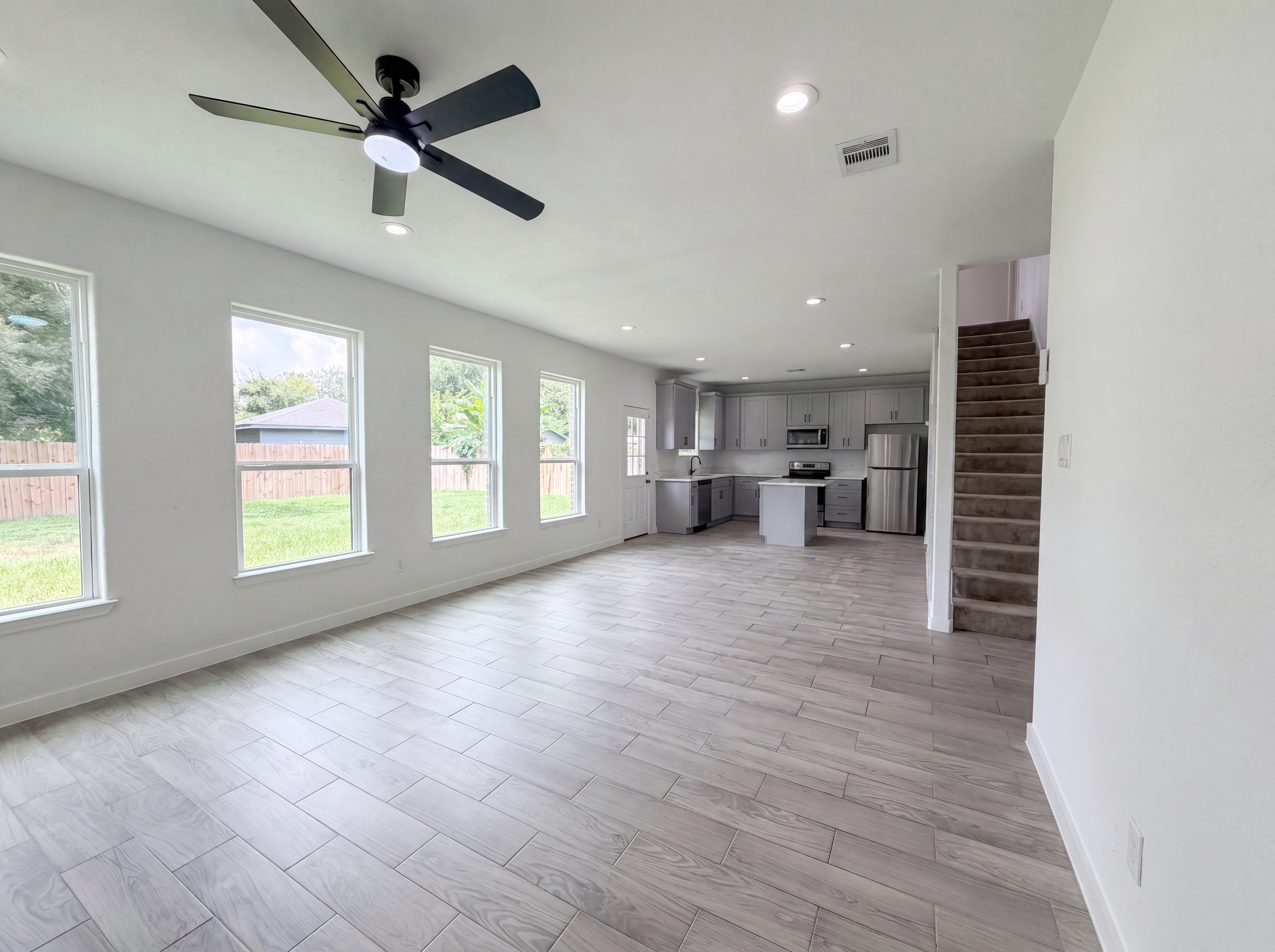 Photo 10 of 20 of 6711 Rowell Ct, Missouri City, TX