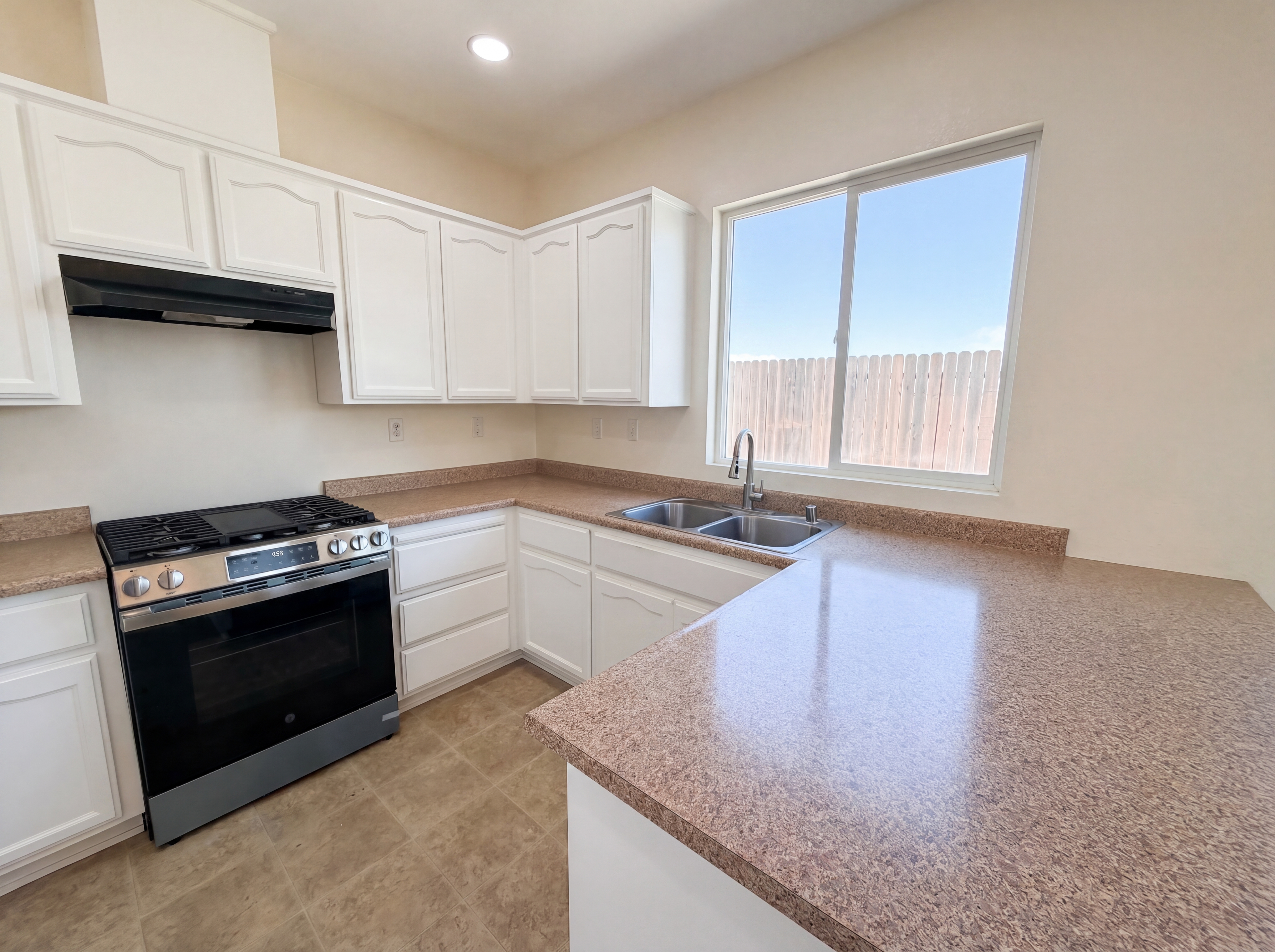 Photo 10 of 22 of 2227 Roberta Ave, Marysville, CA