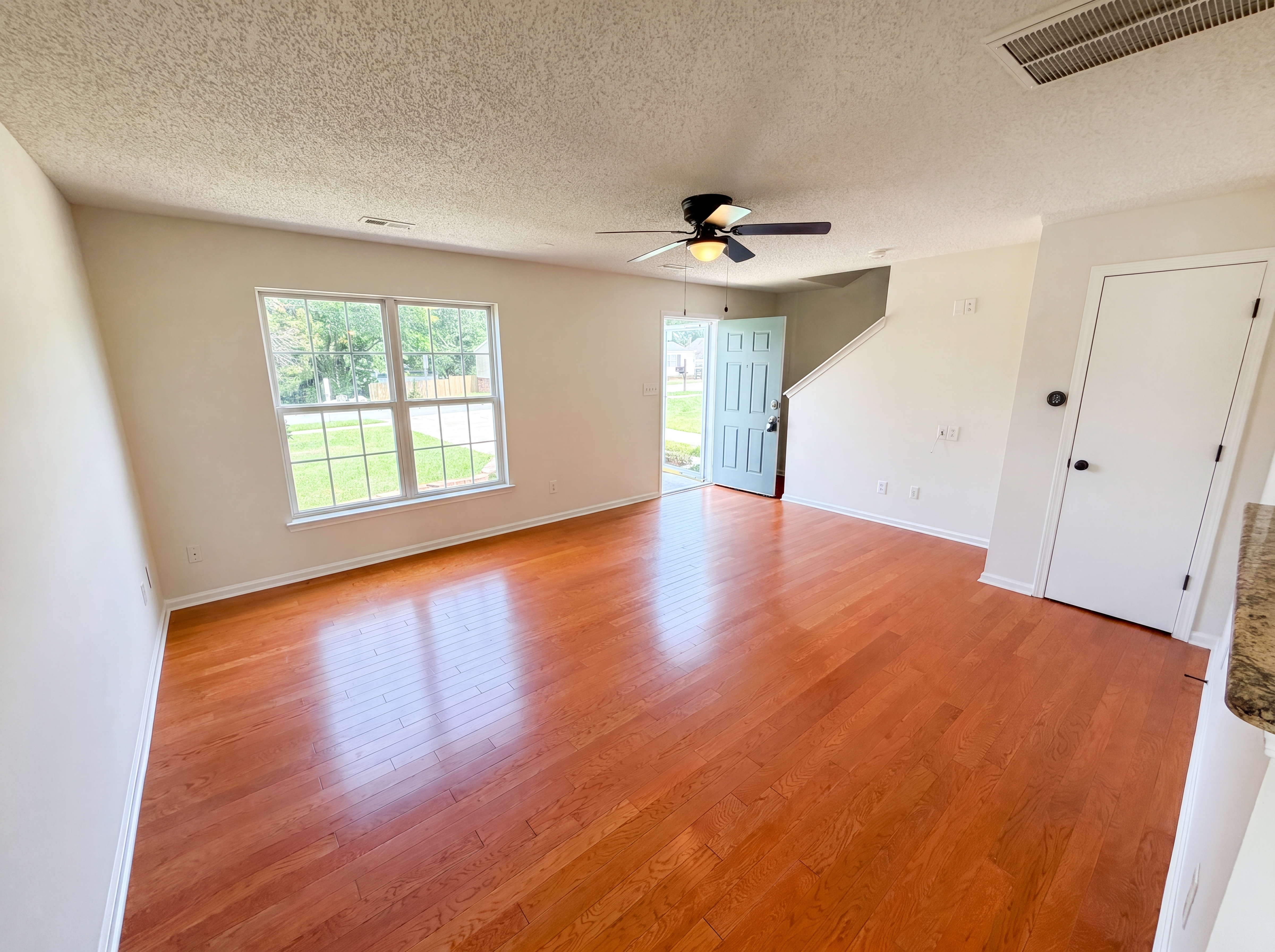 Photo 7 of 21 of 6121 Linda Vista Ln, Charlotte, NC