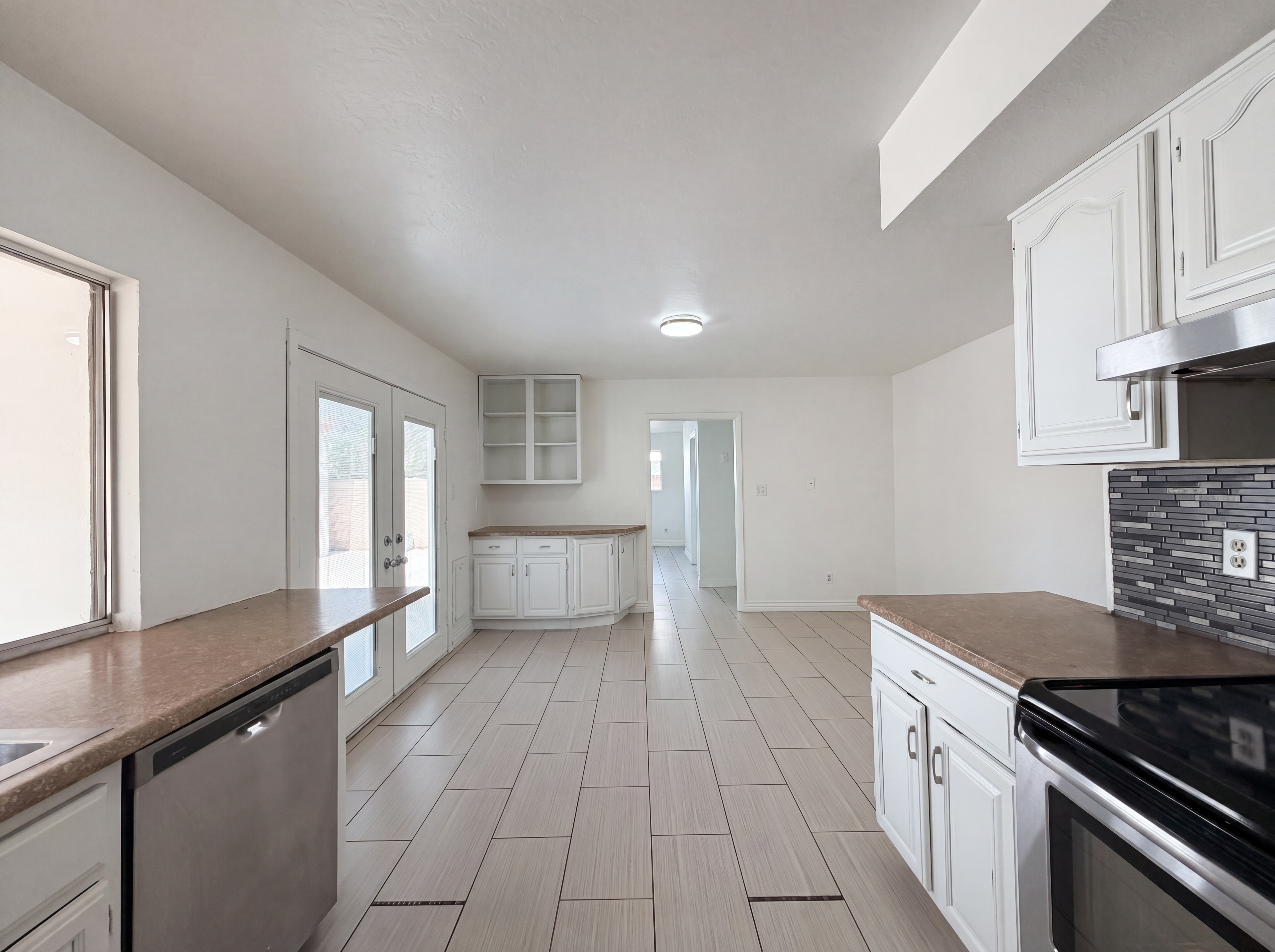 Photo 11 of 26 of 4260 E Vineyard Rd, Phoenix, AZ