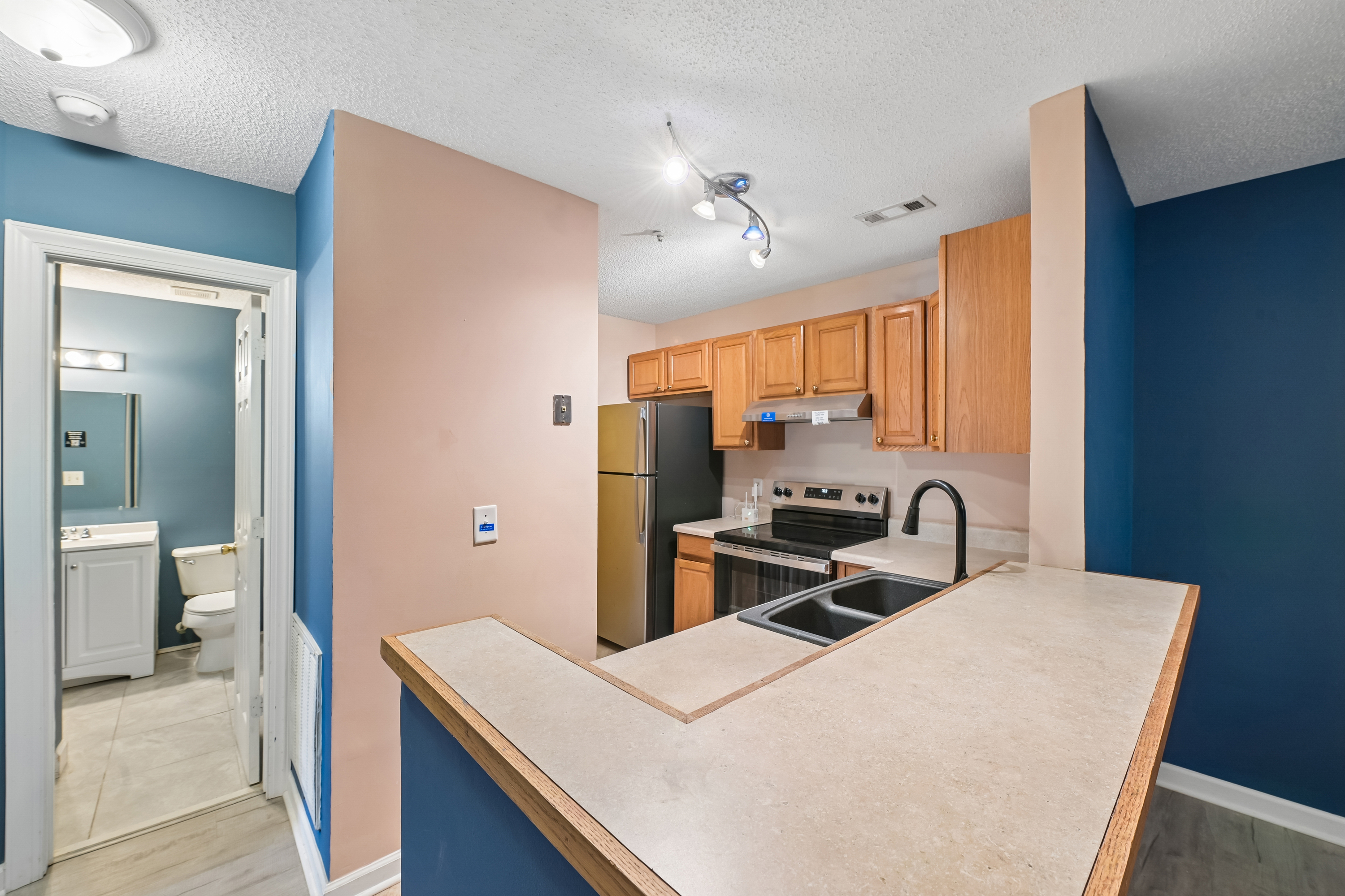 Photo 2 of 27 of 4900 Avenida Del Sol Dr, Raleigh, NC