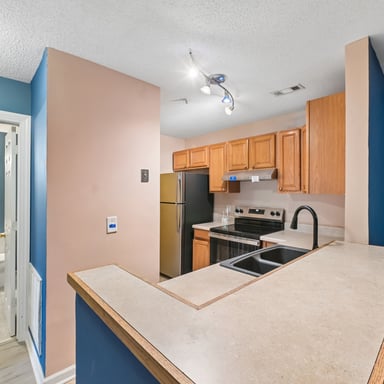Property photo 2 of 4900 Avenida Del Sol Dr Apt 102